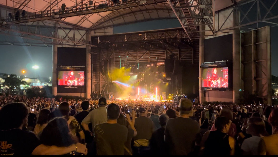 A photo of the venue at a The Smashing Pumpkins concert.