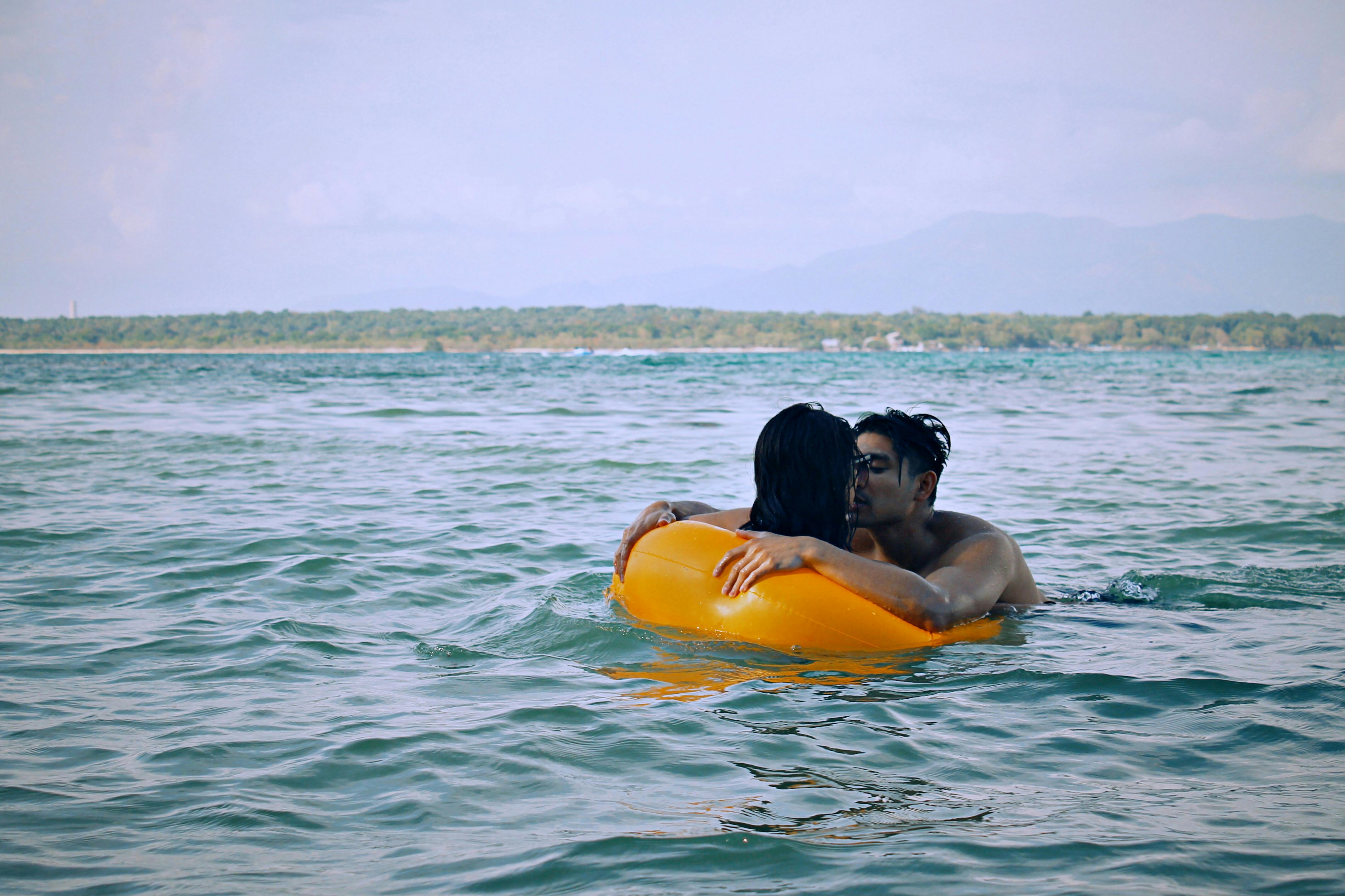 kissing in the ocean?width=1024&height=1024&fit=cover&auto=webp&dpr=4