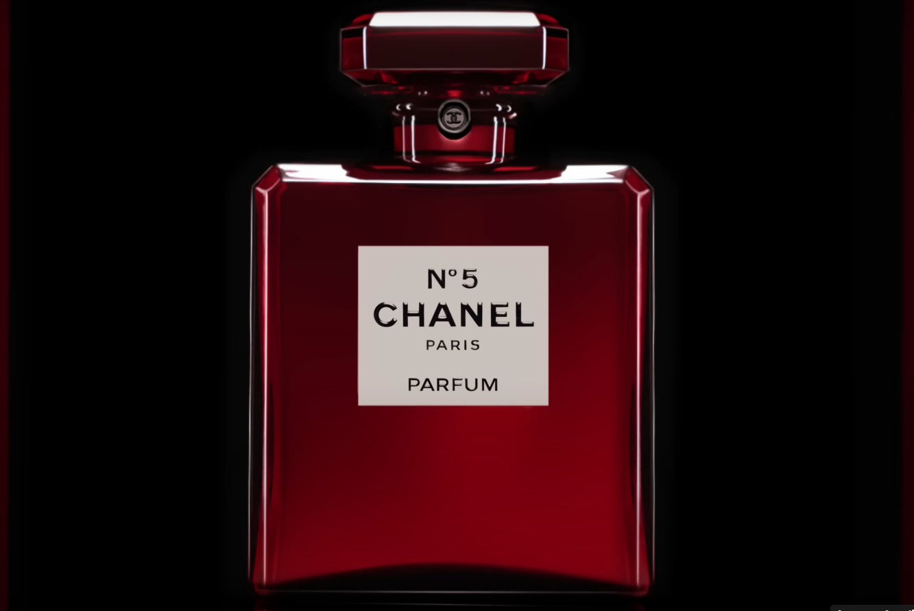 Its is an advertising image of CHANEL Nº5 perfume