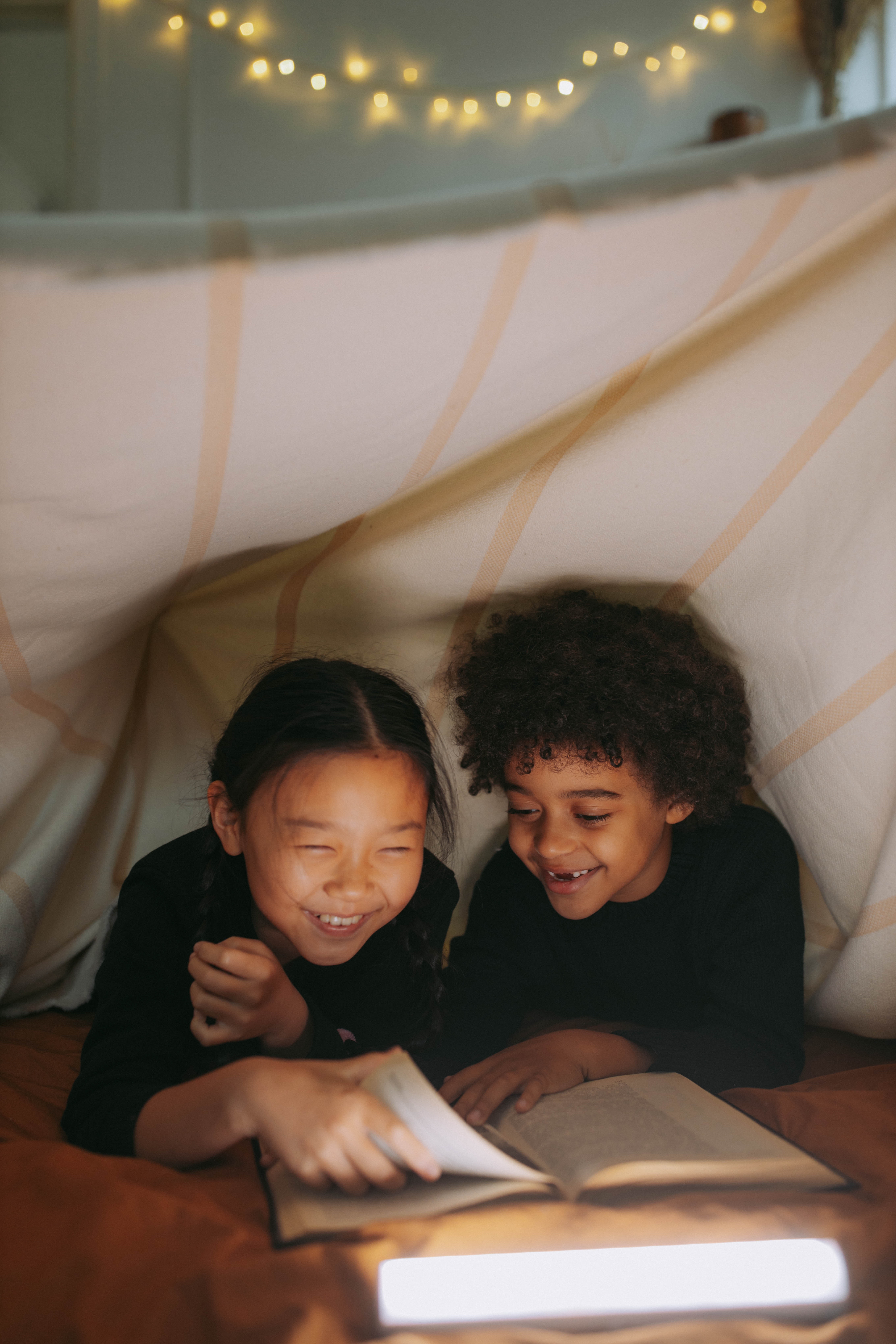 two kids reading