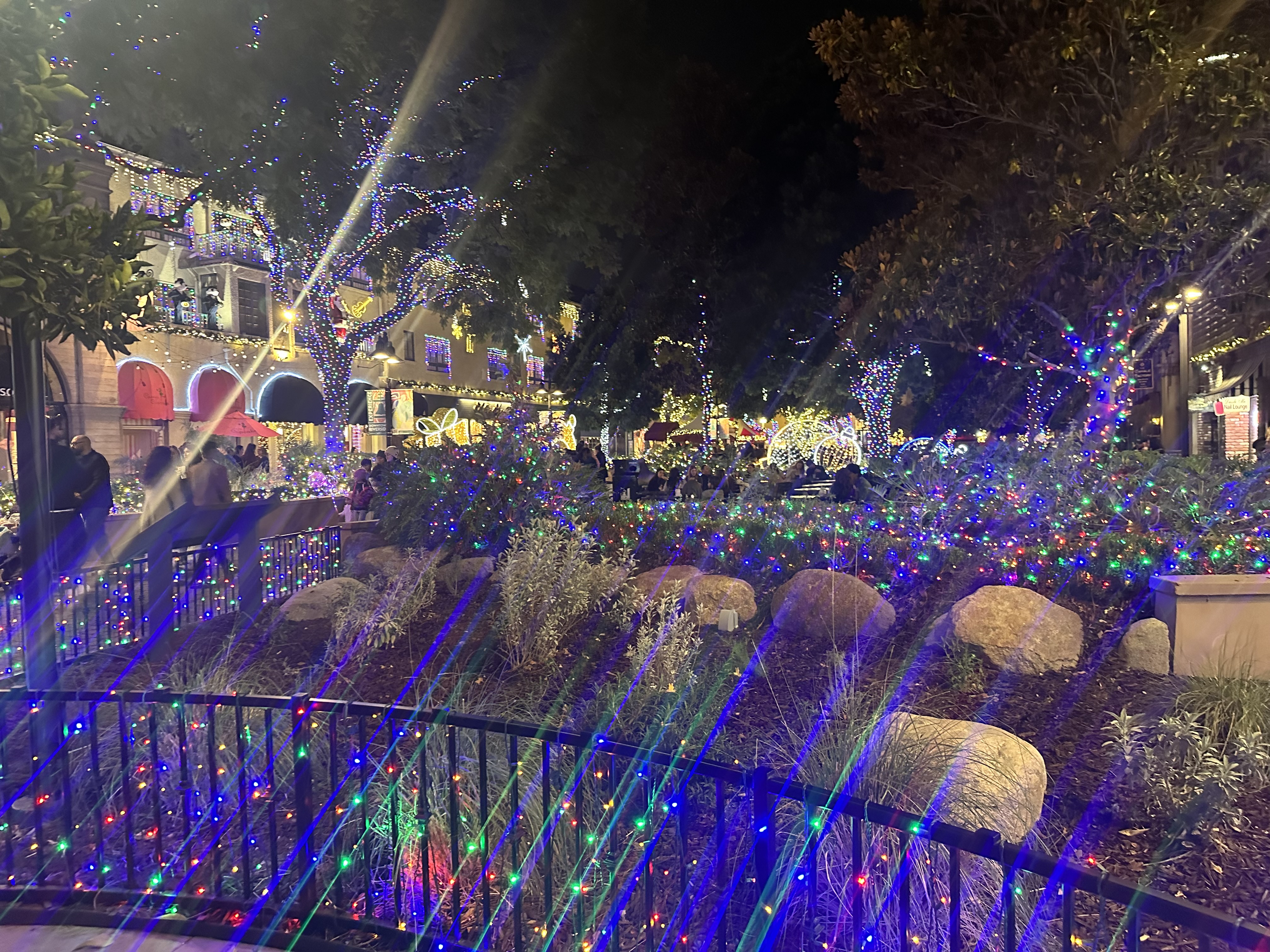 A picture of the mission inn festival of lights displayed. Green and red lights.