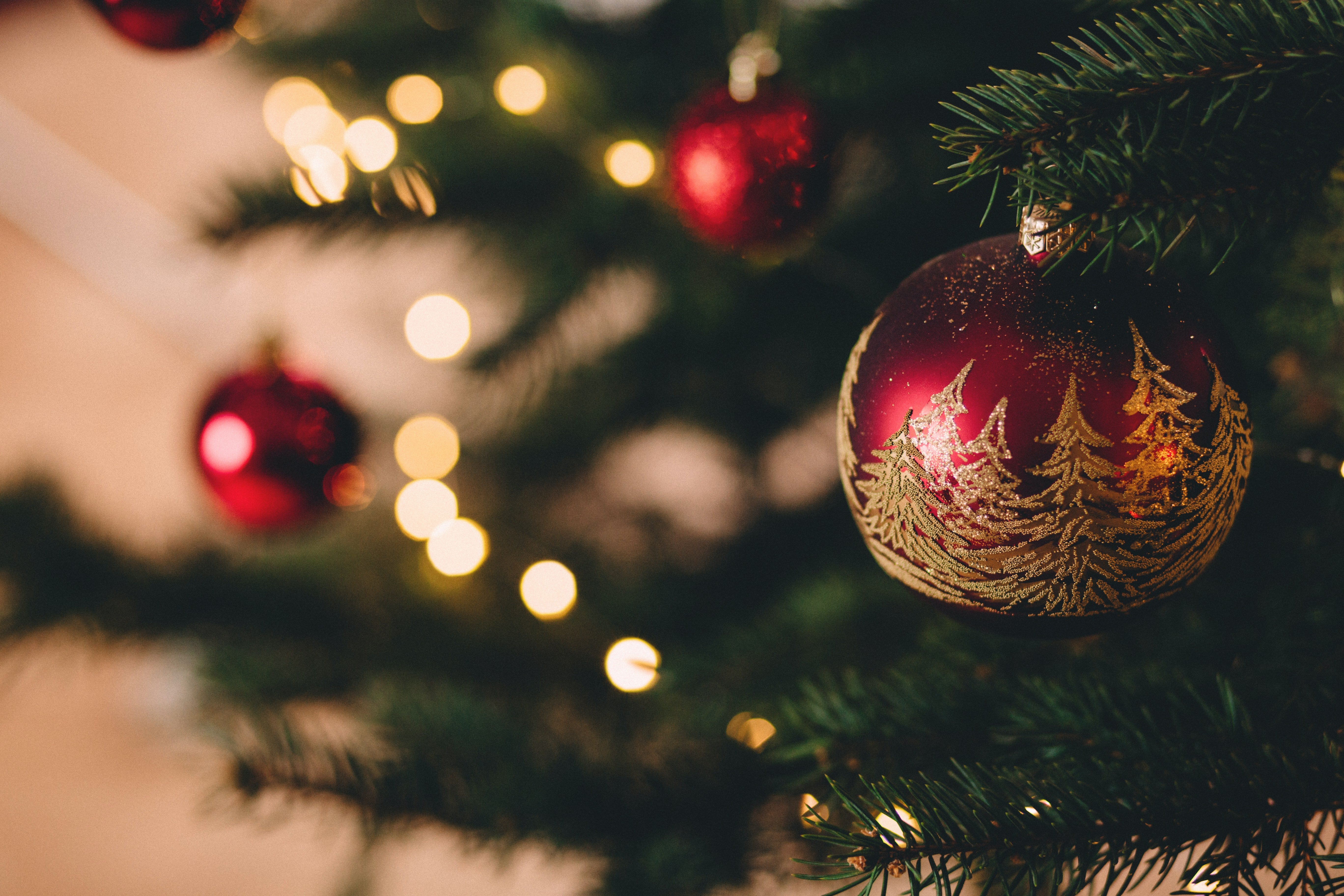 Christmas bauble by Freestocks via Unsplash?width=698&height=466&fit=crop&auto=webp&dpr=4