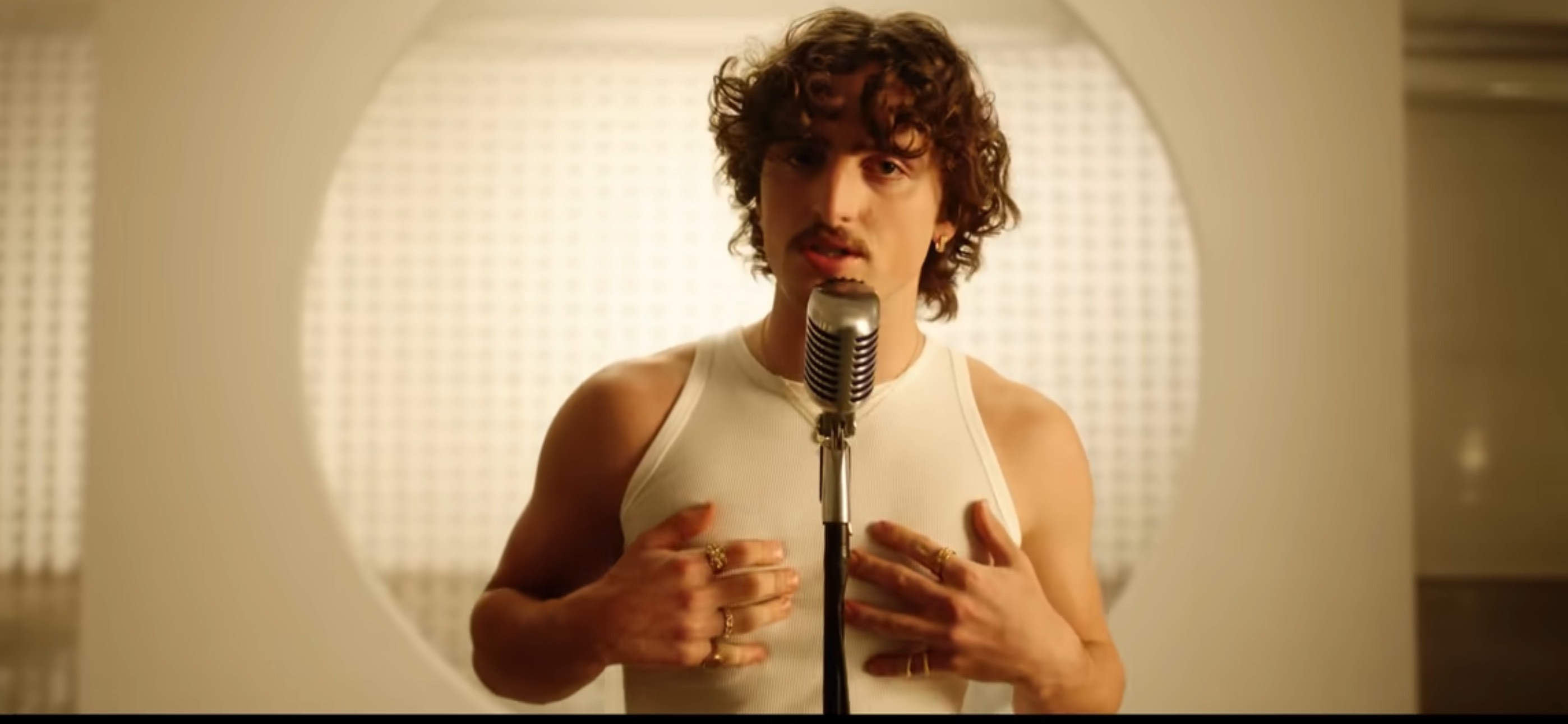 Benson Boone singing during \