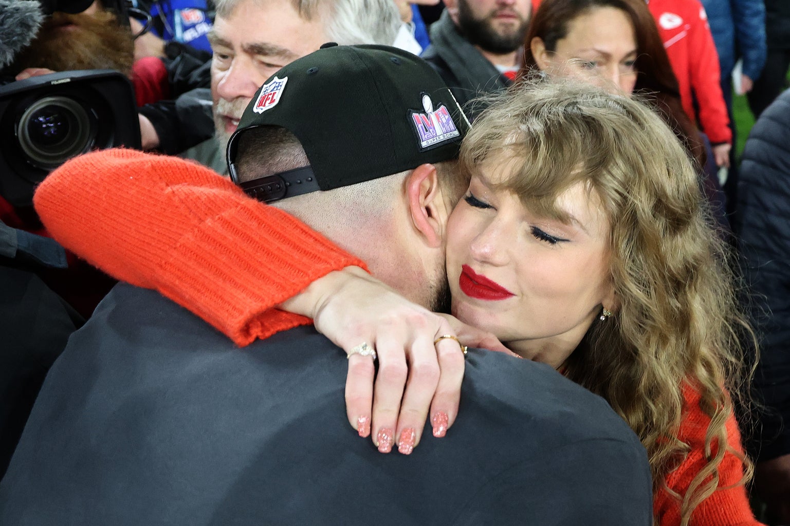 taylor swift nails chiefs