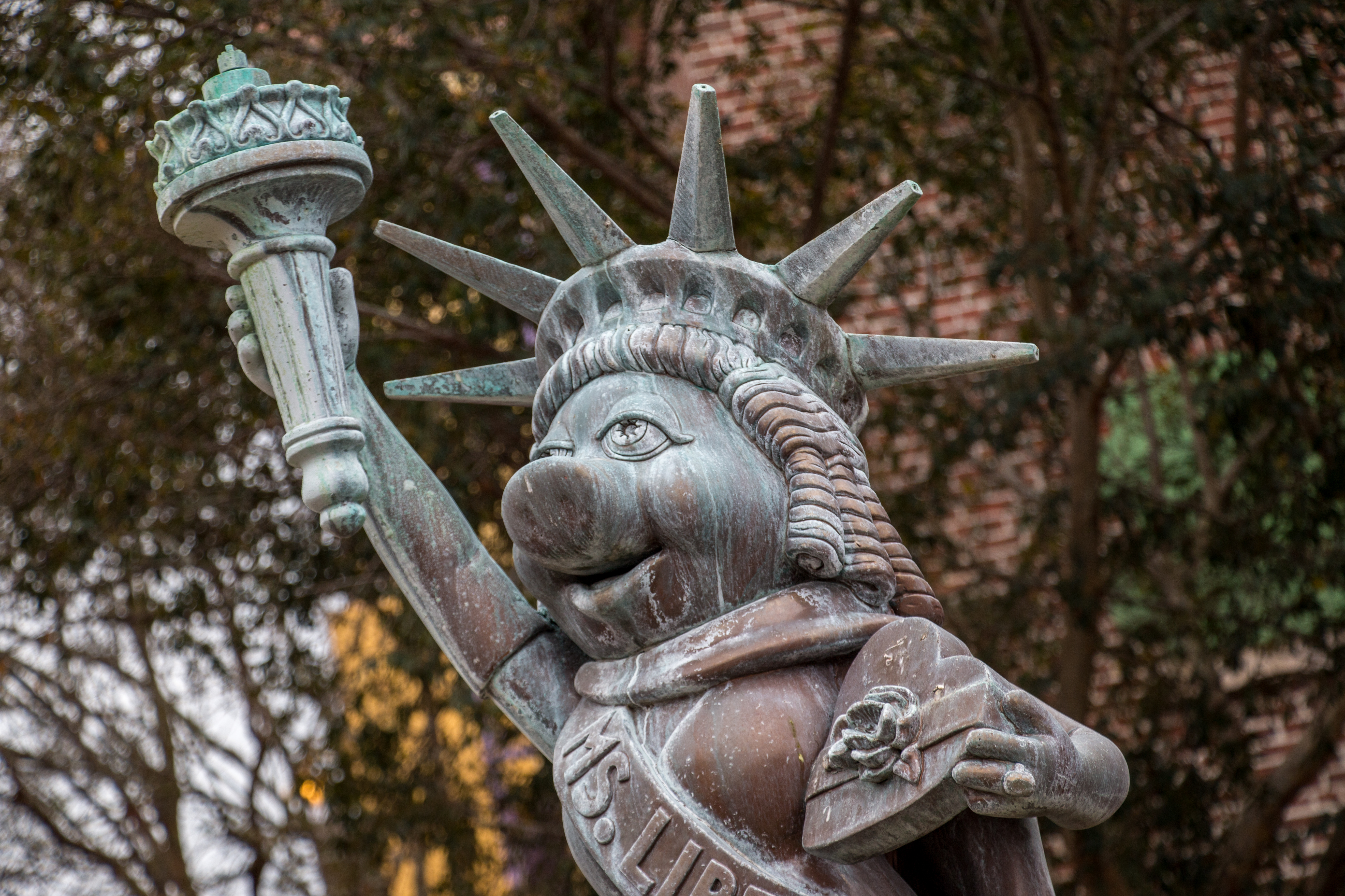 Miss Piggy statue at Disney Hollywood Studios