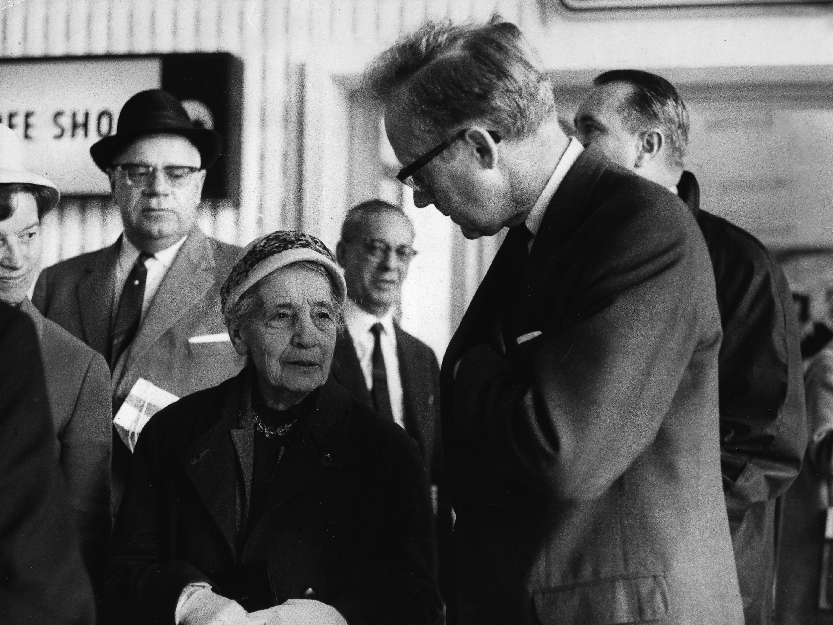 Lise Meitner arrives in Vienna to attend the opening of the \