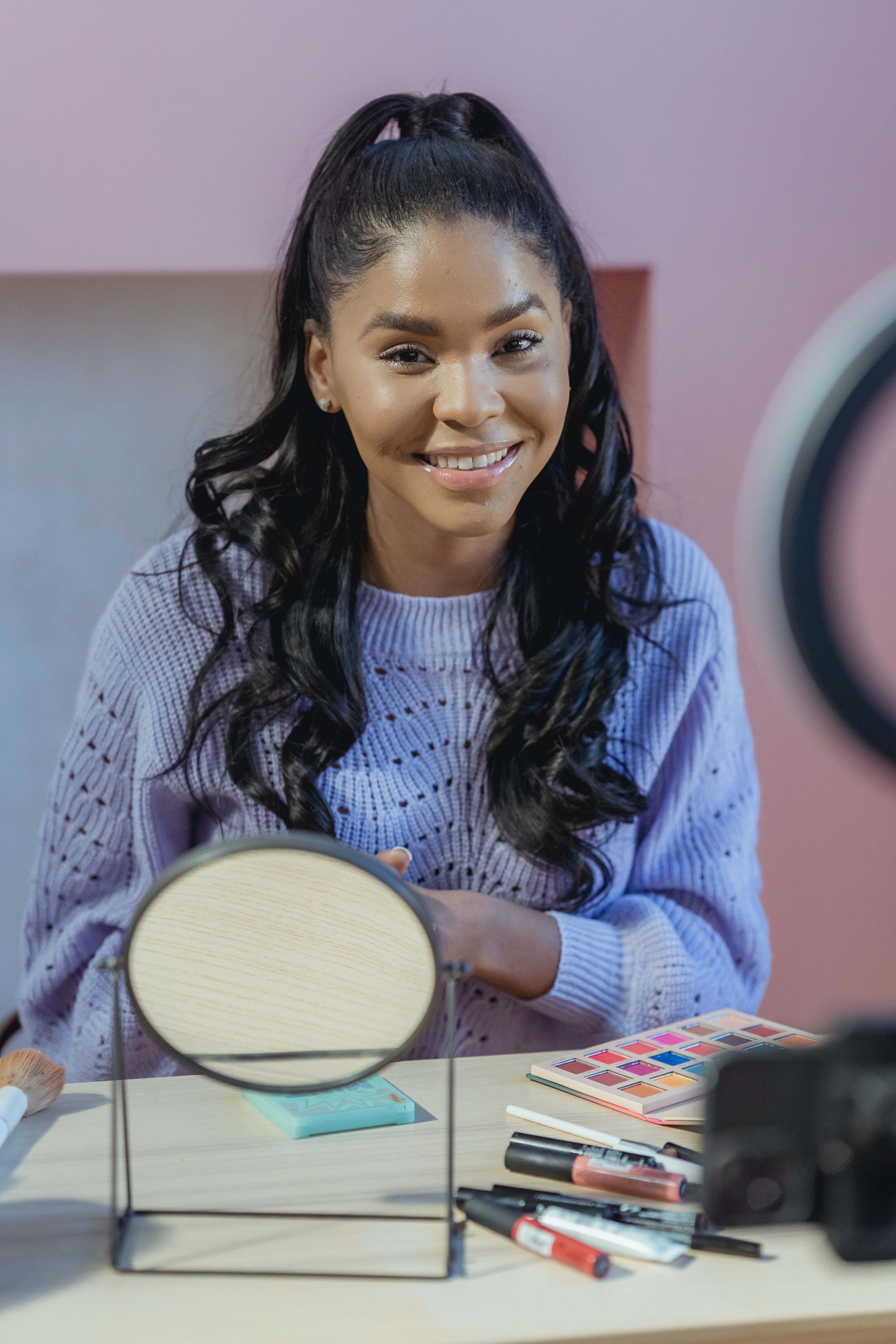 Beauty Influencer, high ponytail, makeup