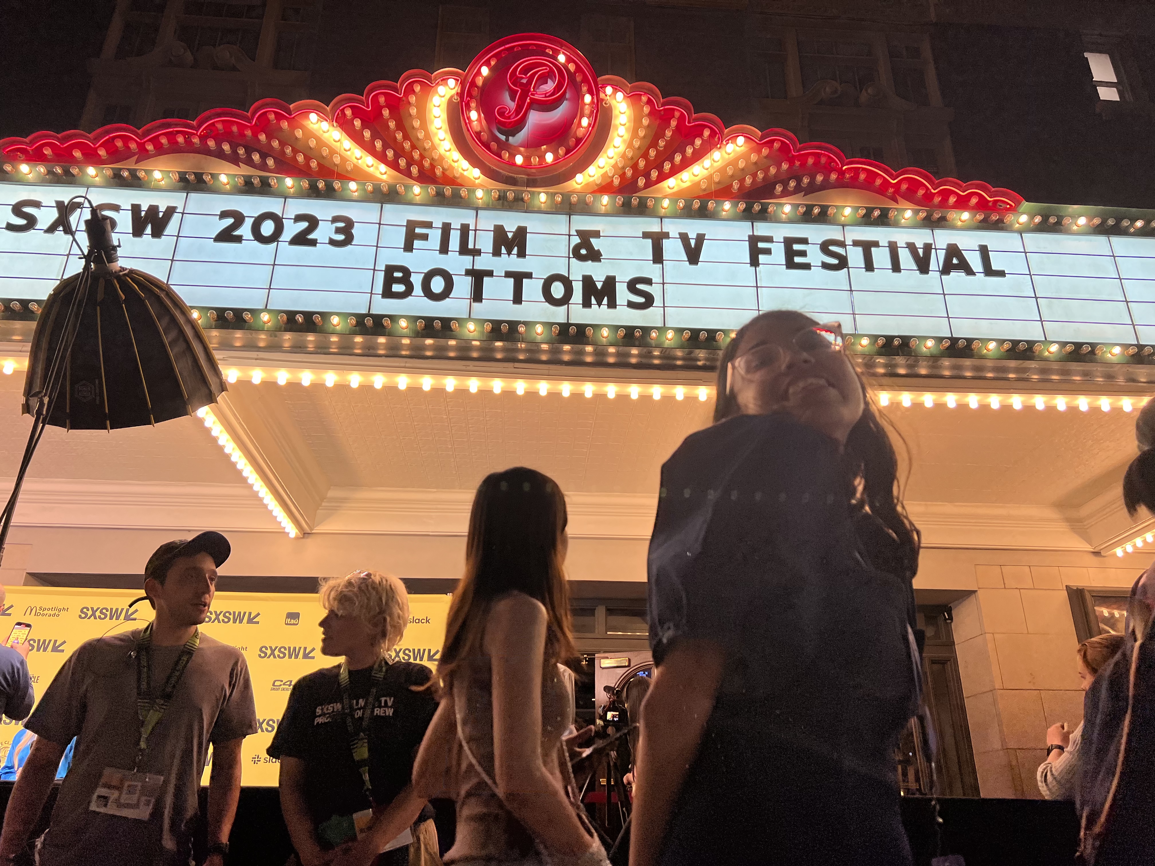 leia standing outside the paramount