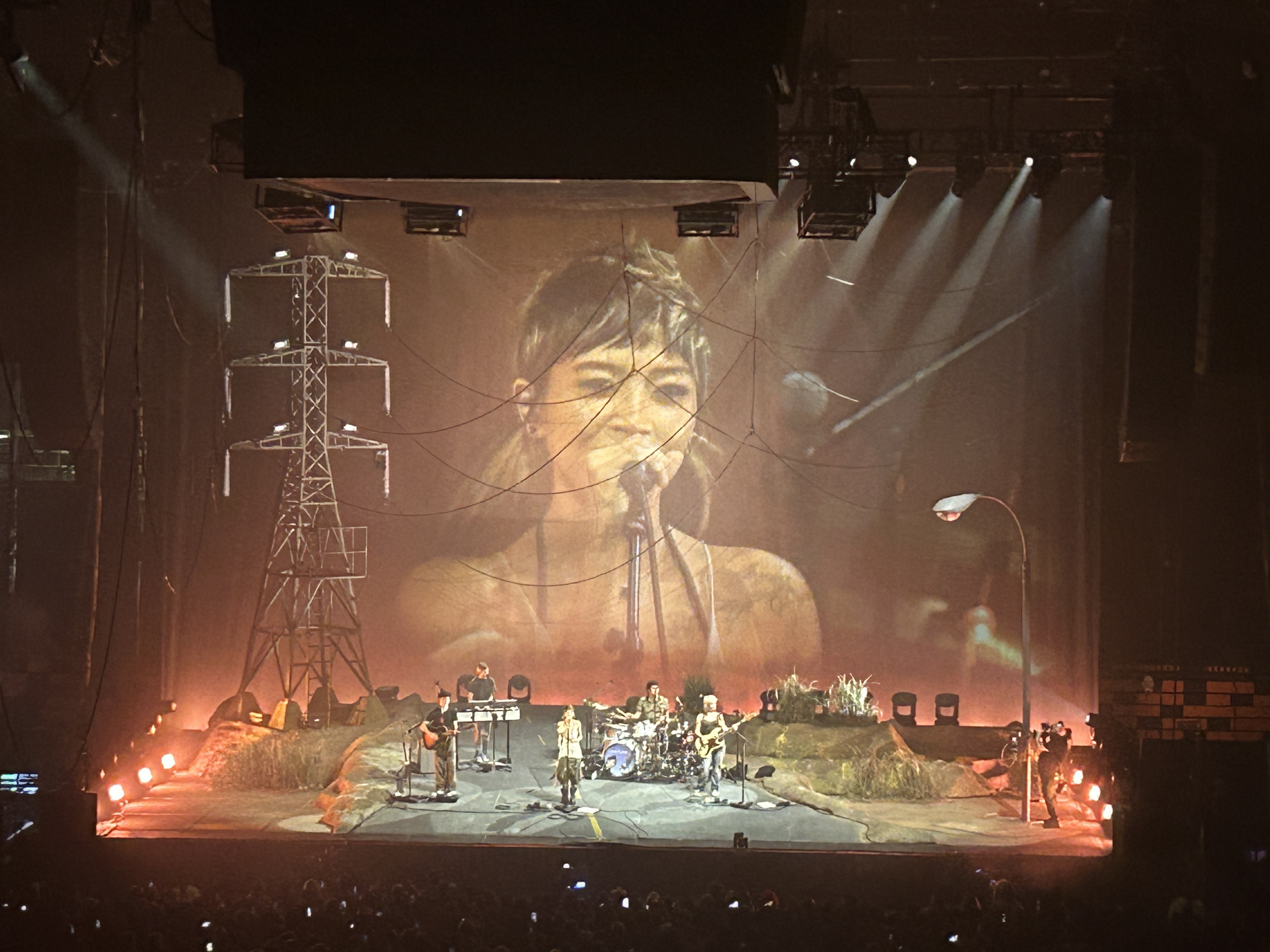 Photo of Beabadoobee\'s Pylon Stage Set/Performance in Orlando
