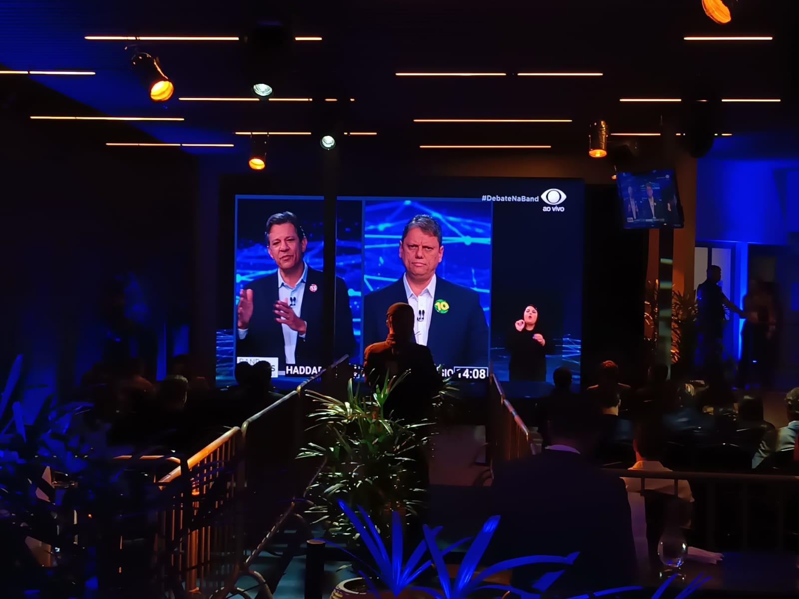 Fernando Haddad and Tarcísio de Freitas face to face on the Bandeirantes debate