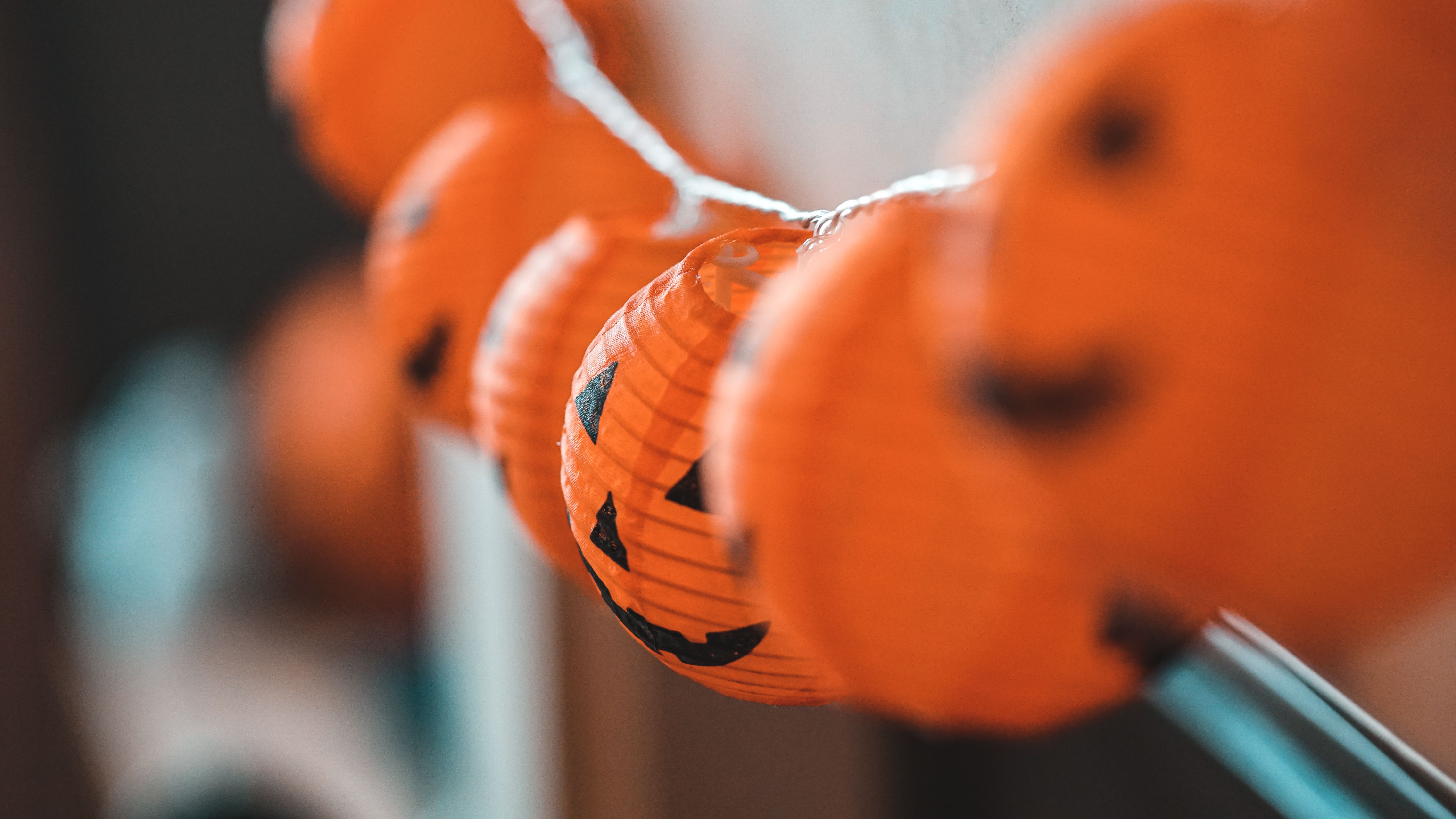 An image of a string of orange pumpkin lanterns
