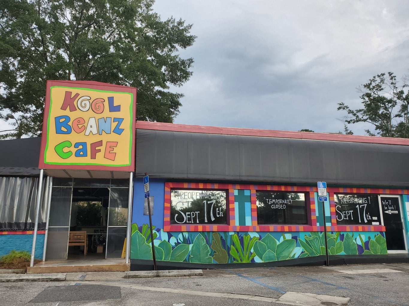 Kool Beanz Cafe exterior and parking lot