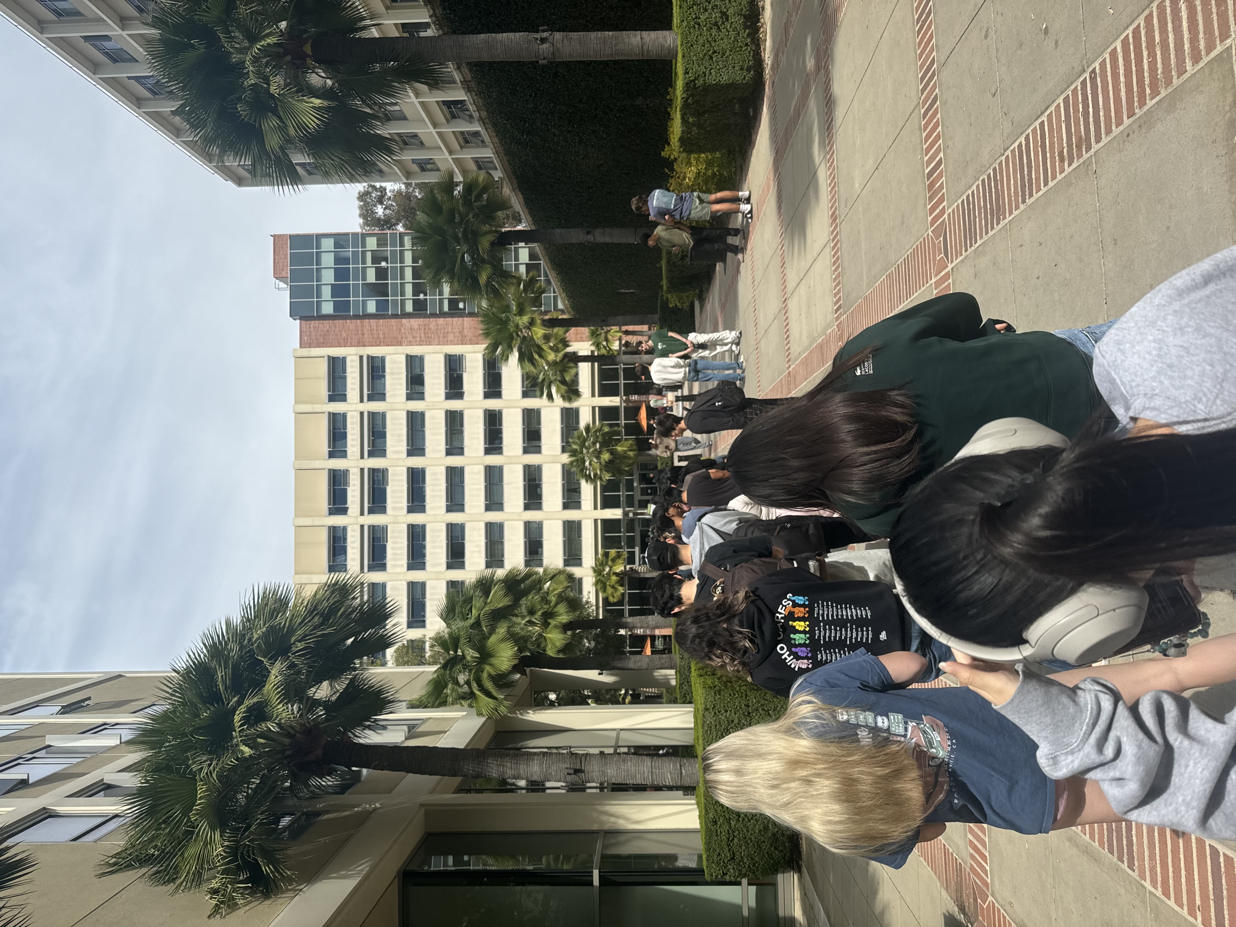 Picture of UCLA students waiting for food