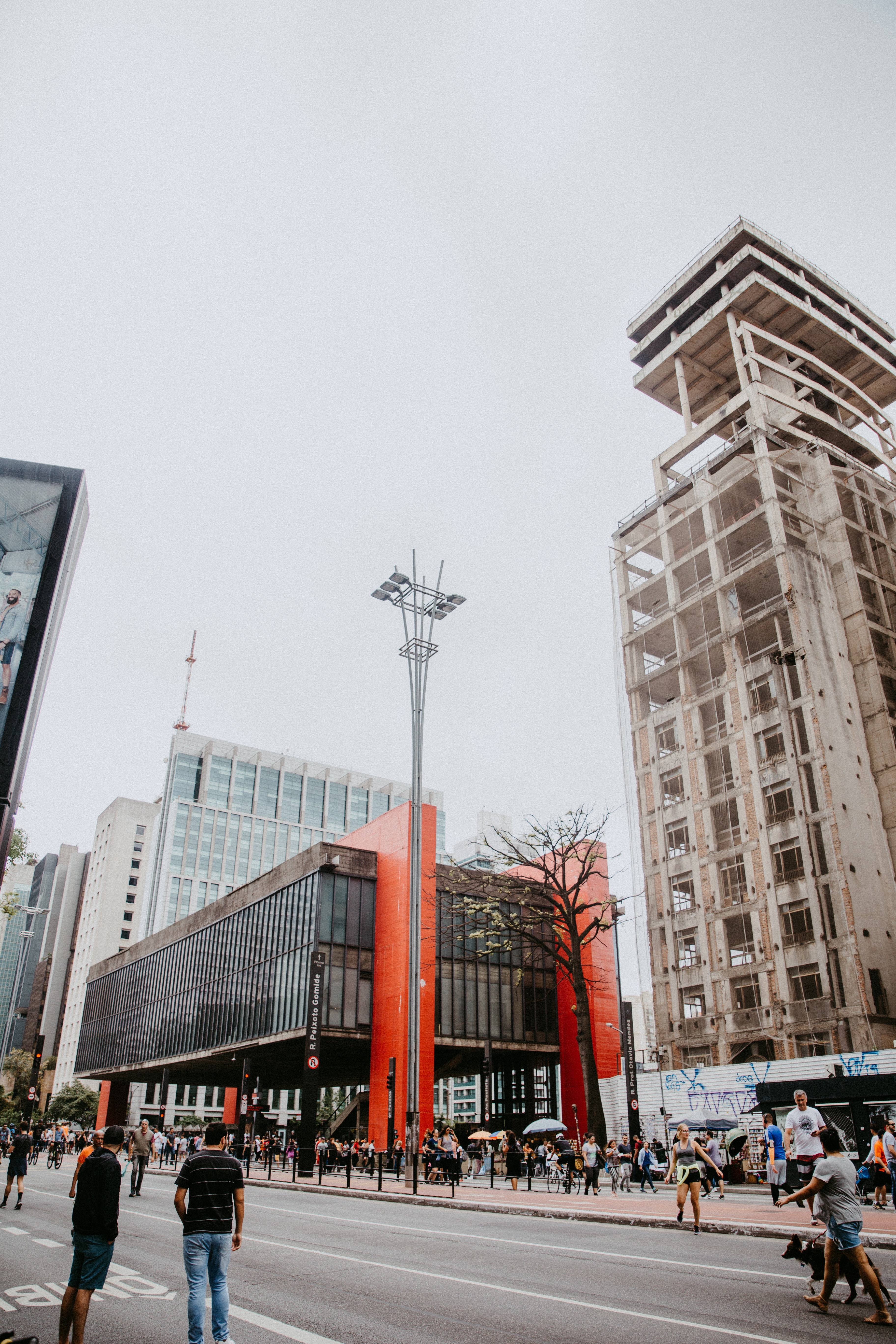 Picture of Paulista Avenue, focusing on MASP (São Paulo Arte Museum)