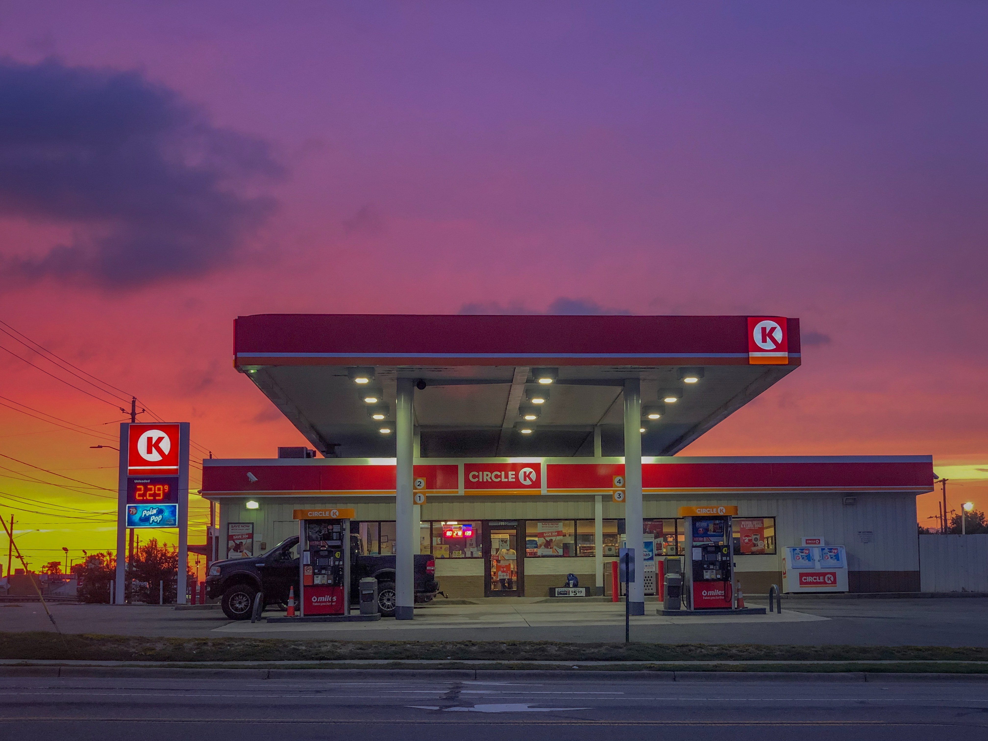 gas stationjpg by Diego Carneiro?width=698&height=466&fit=crop&auto=webp&dpr=4