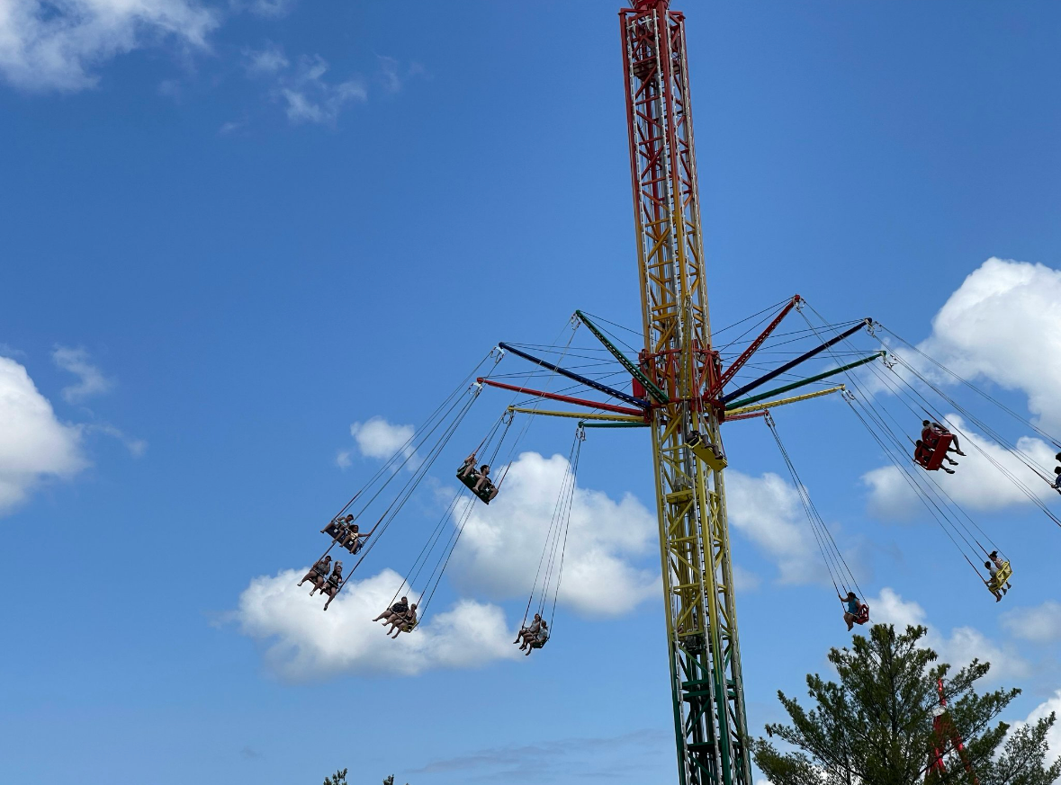 A picture of an amusement park attarction