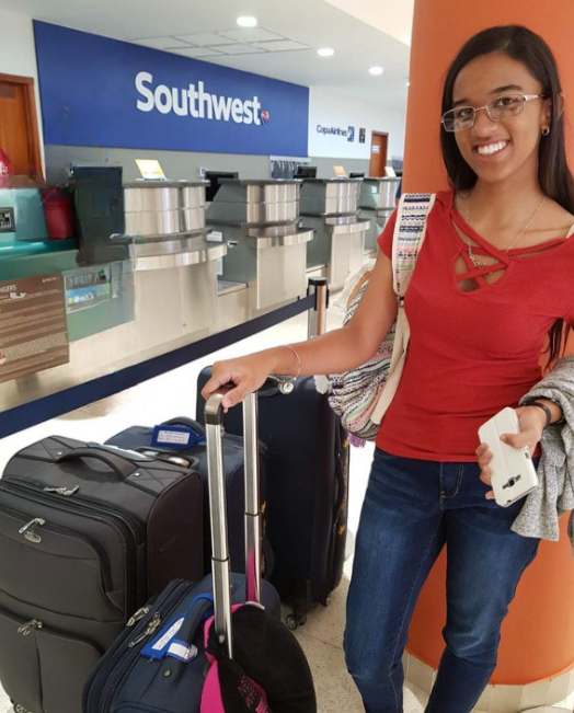 kaitlynne rainne (the author) at the airport before leaving for college