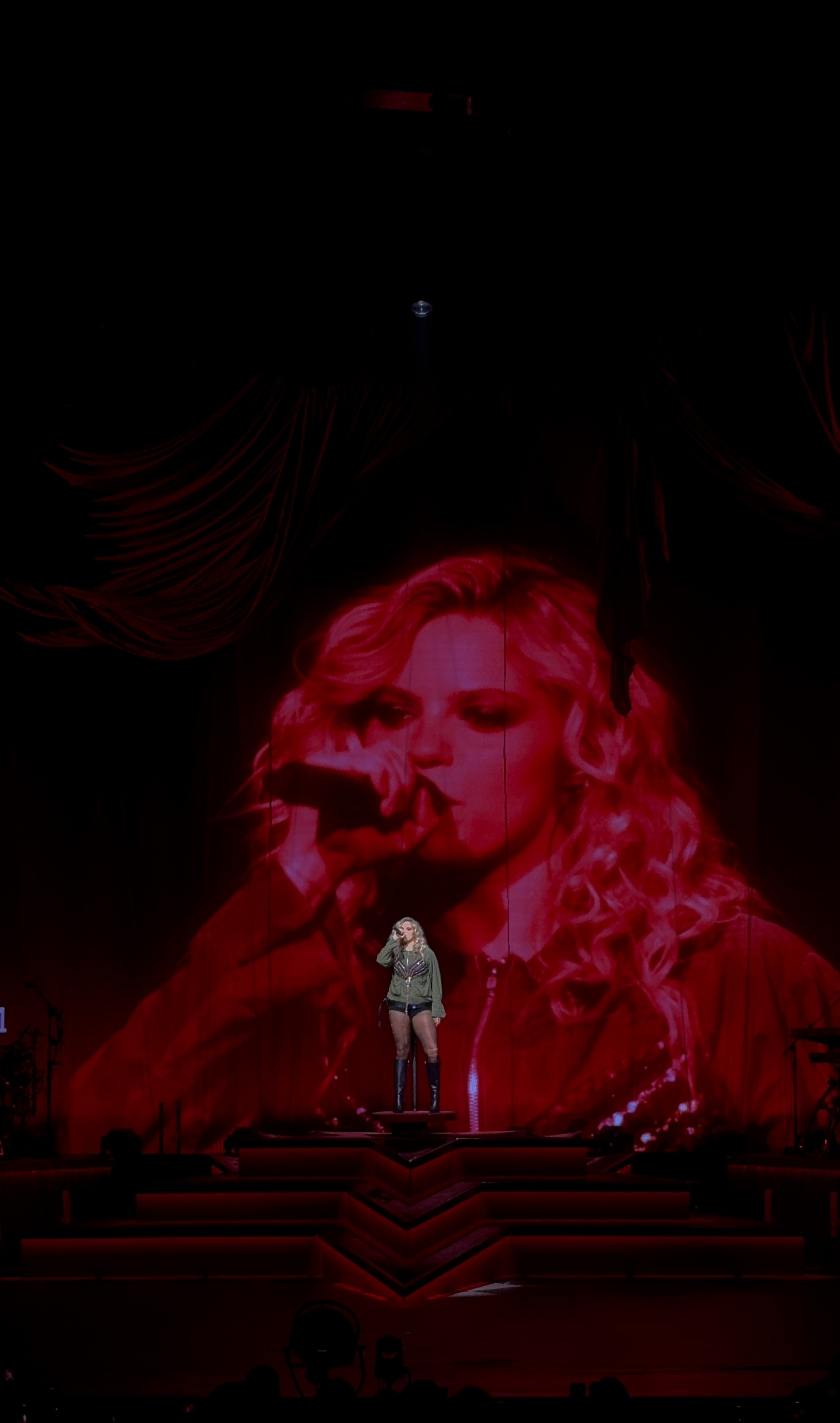 Renee Rapp performing