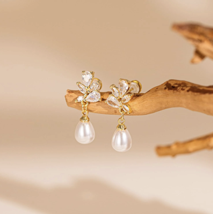 CROPD Pearl Earrings