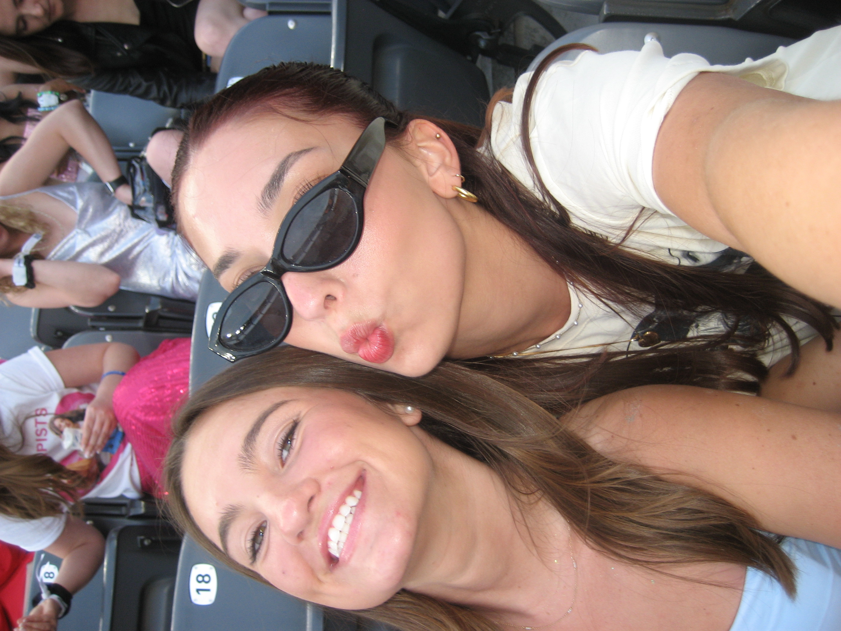 swift selfie?width=1024&height=1024&fit=cover&auto=webp&dpr=4