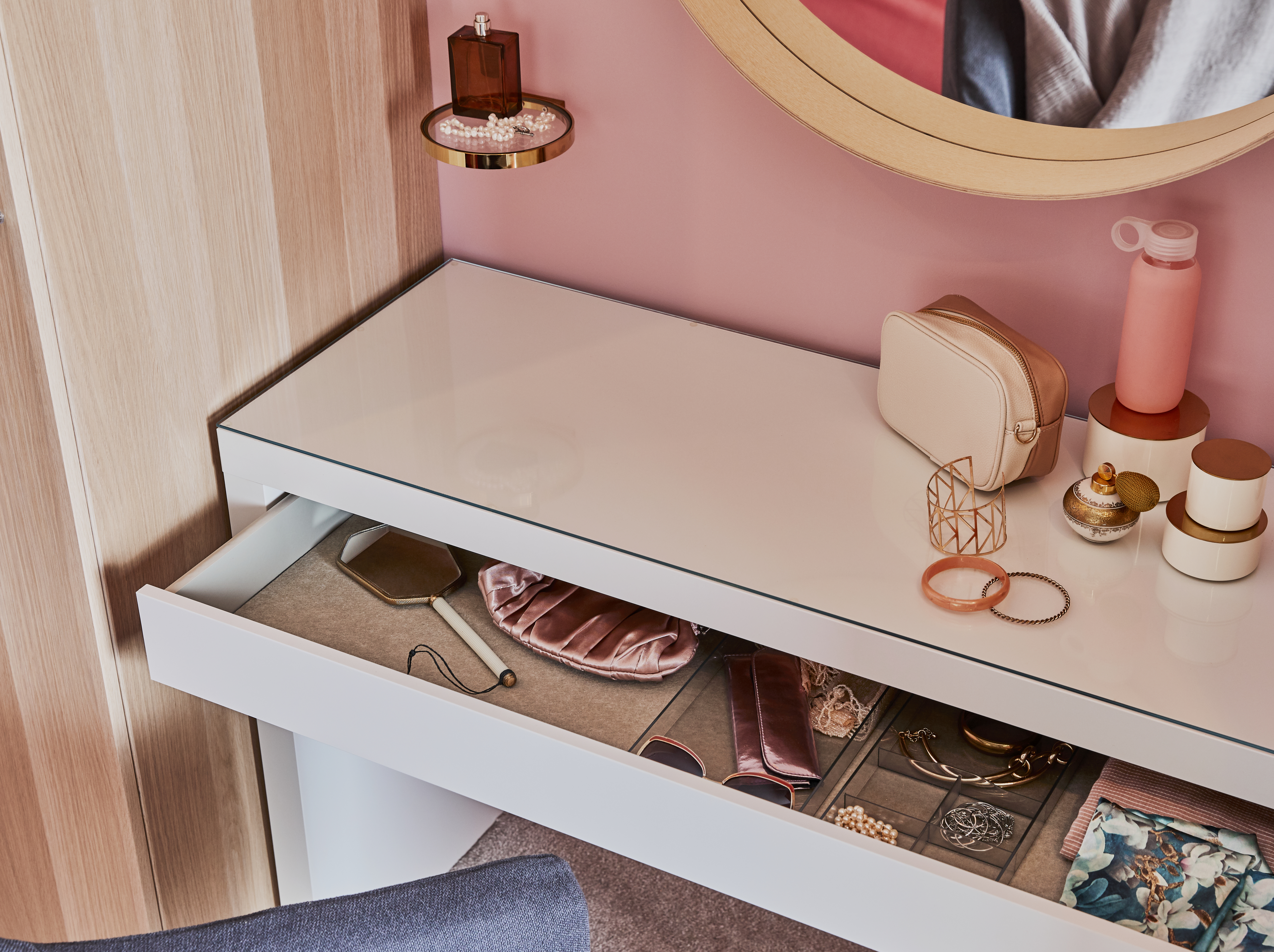 IKEA Minimalist Dressing Table?width=1024&height=1024&fit=cover&auto=webp&dpr=4