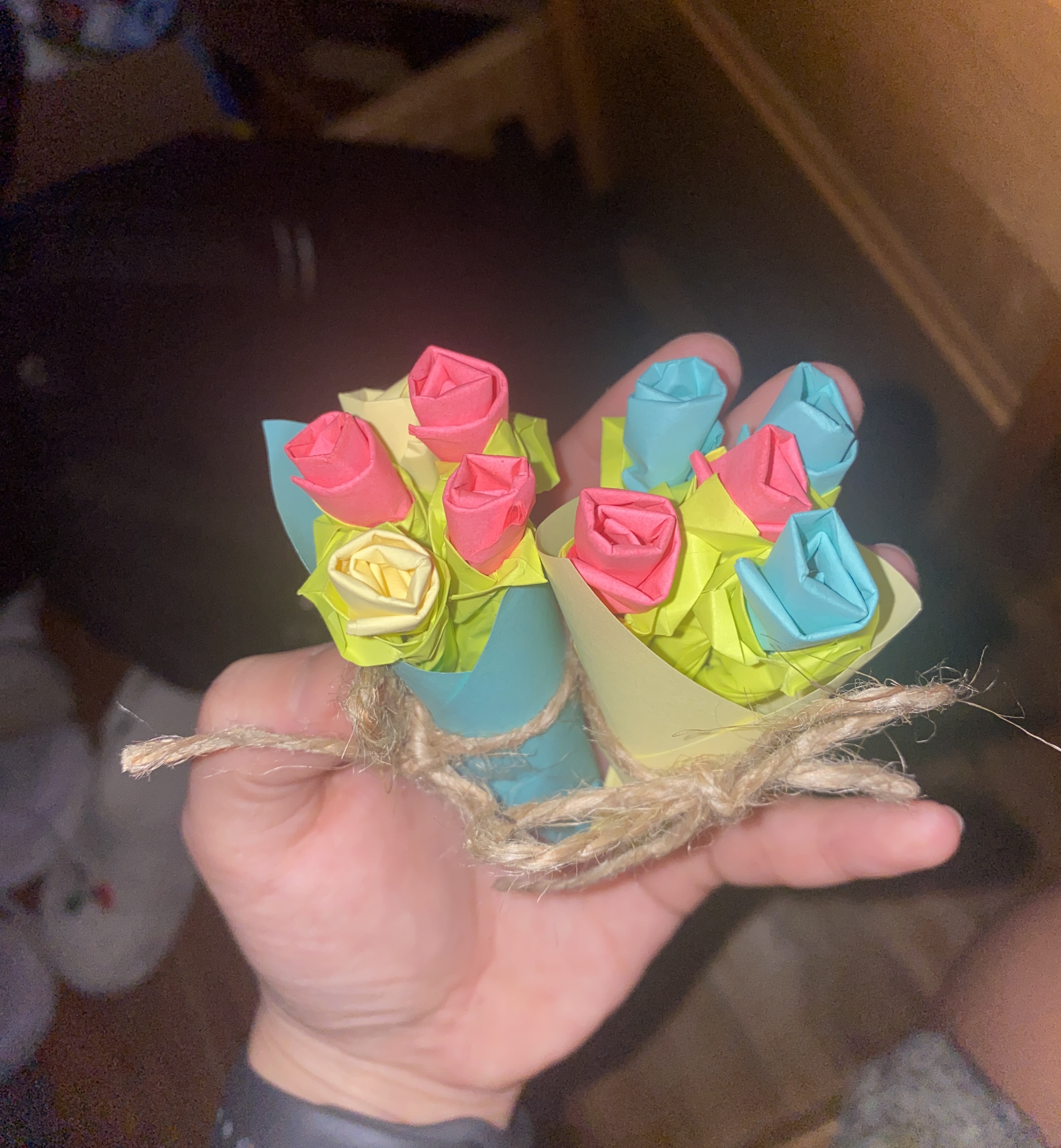 How to make a sticky-note flower bouquet