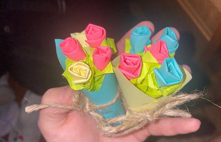 How to make a sticky-note flower bouquet