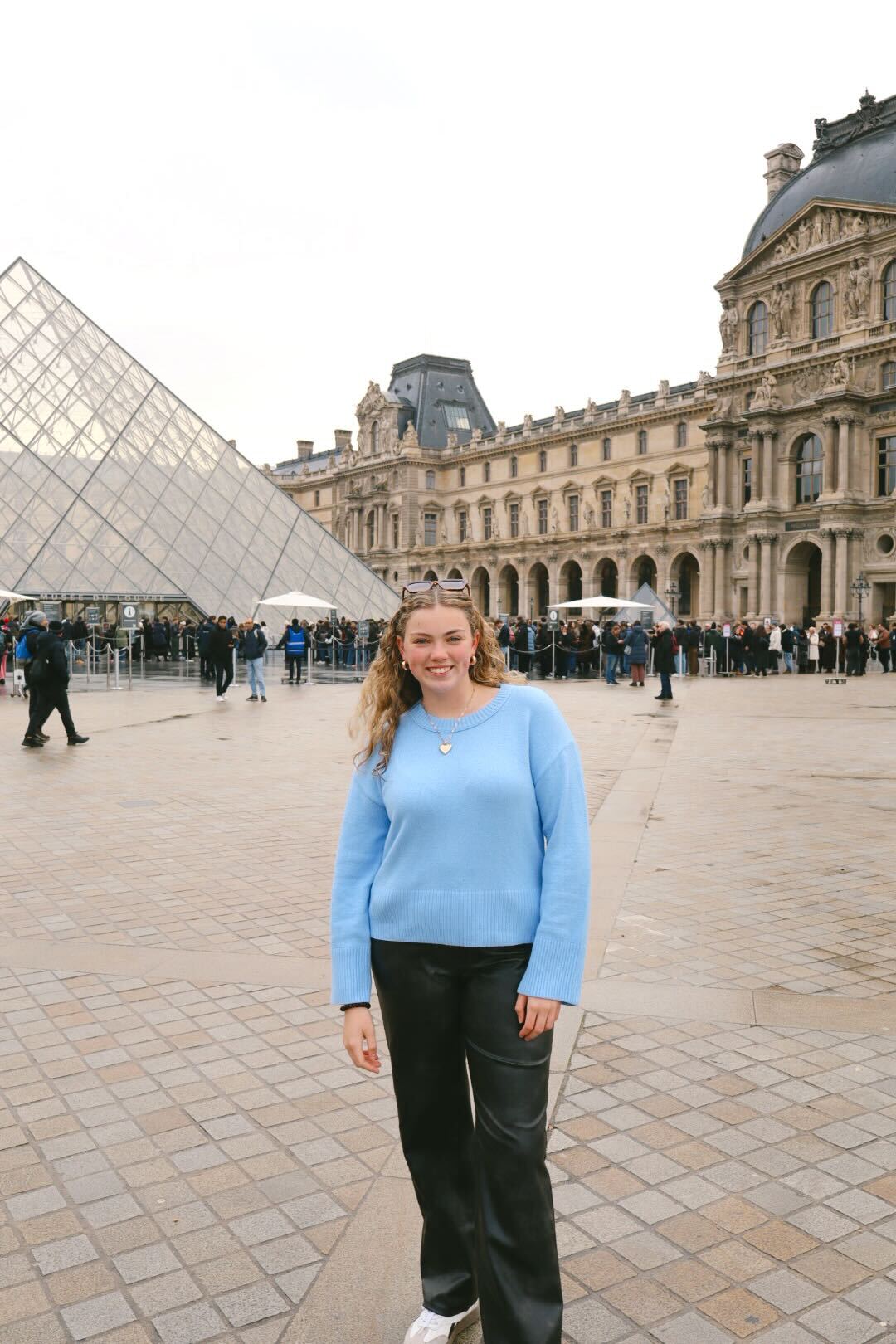 laura in front of louvre