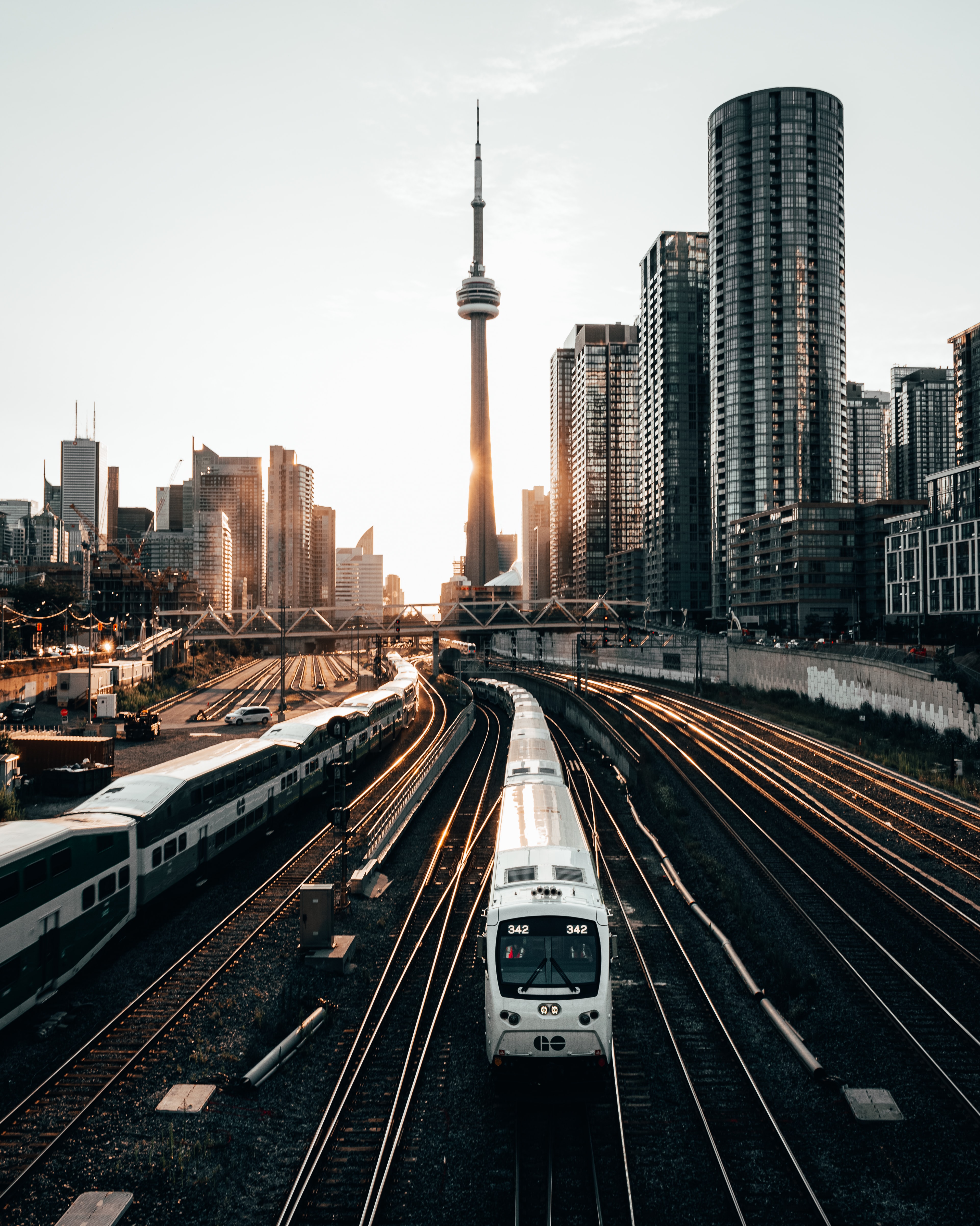 photo fo the CN tower from afar