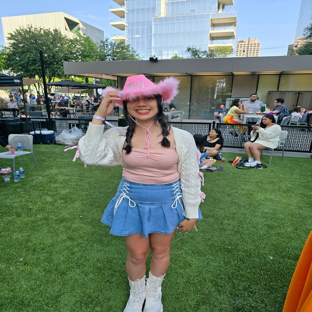 fan in outfit at picnic
