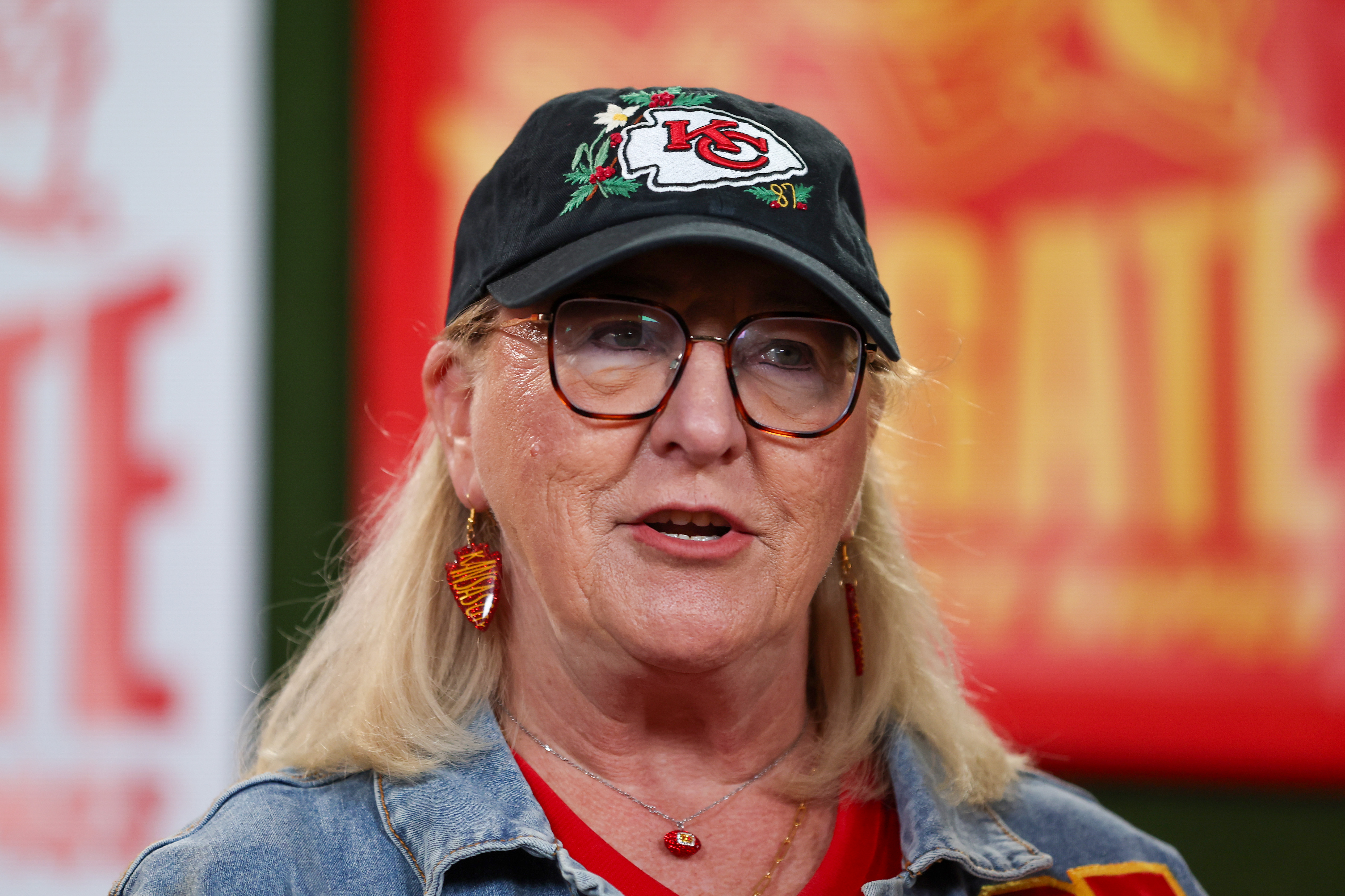 donna kelce hat