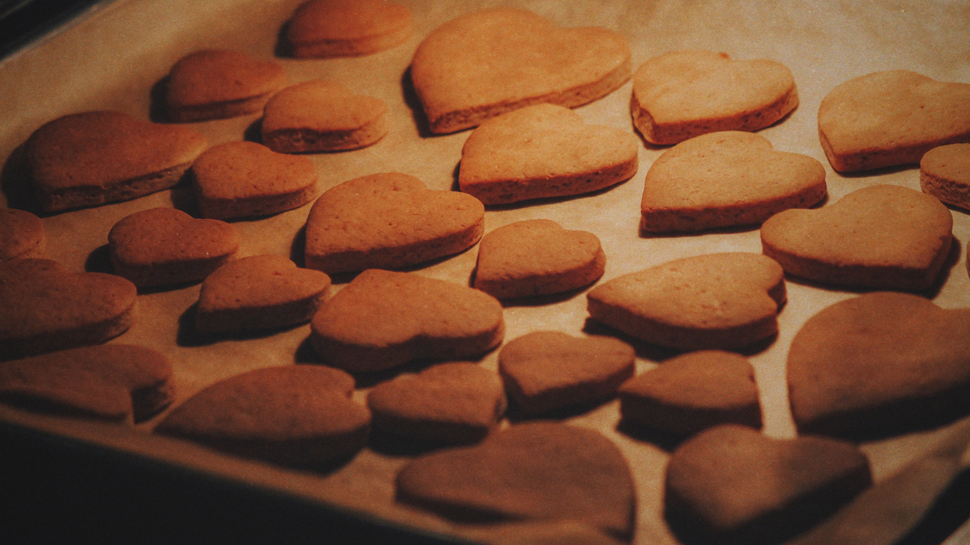 Valentine\'s heart-shaped cookies