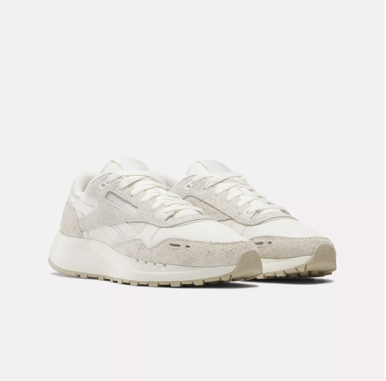 White classic leather 2400 Reebok shoes