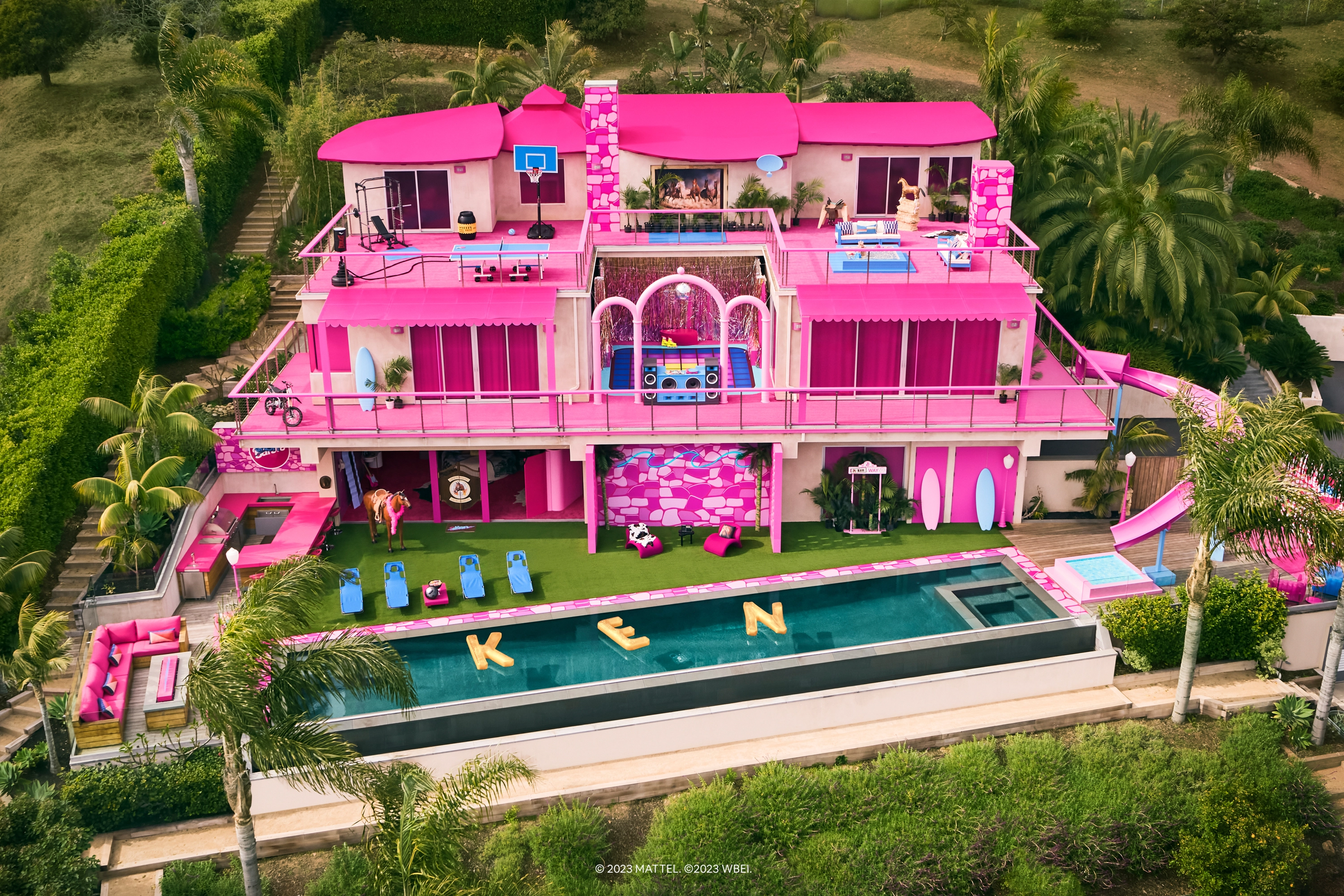 barbie dream house?width=1024&height=1024&fit=cover&auto=webp&dpr=4