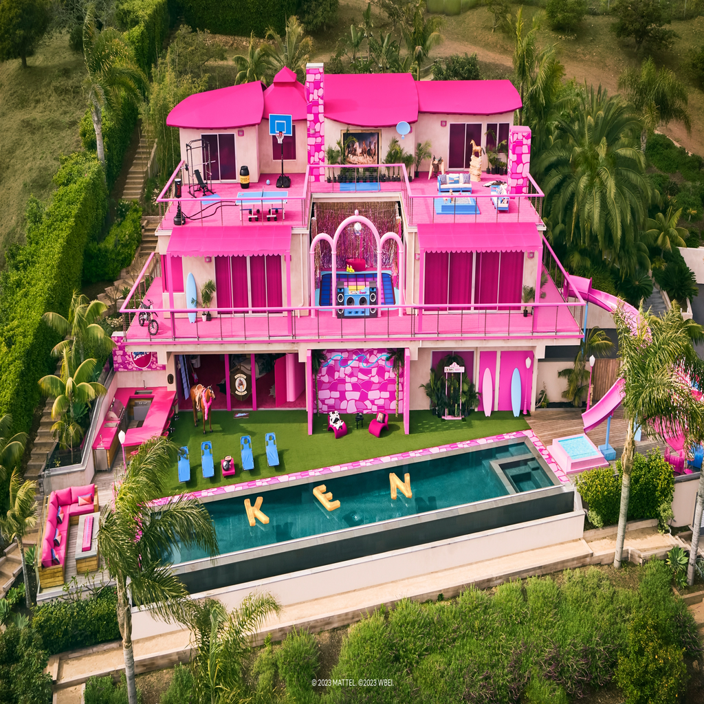 barbie dream house?width=1024&height=1024&fit=cover&auto=webp