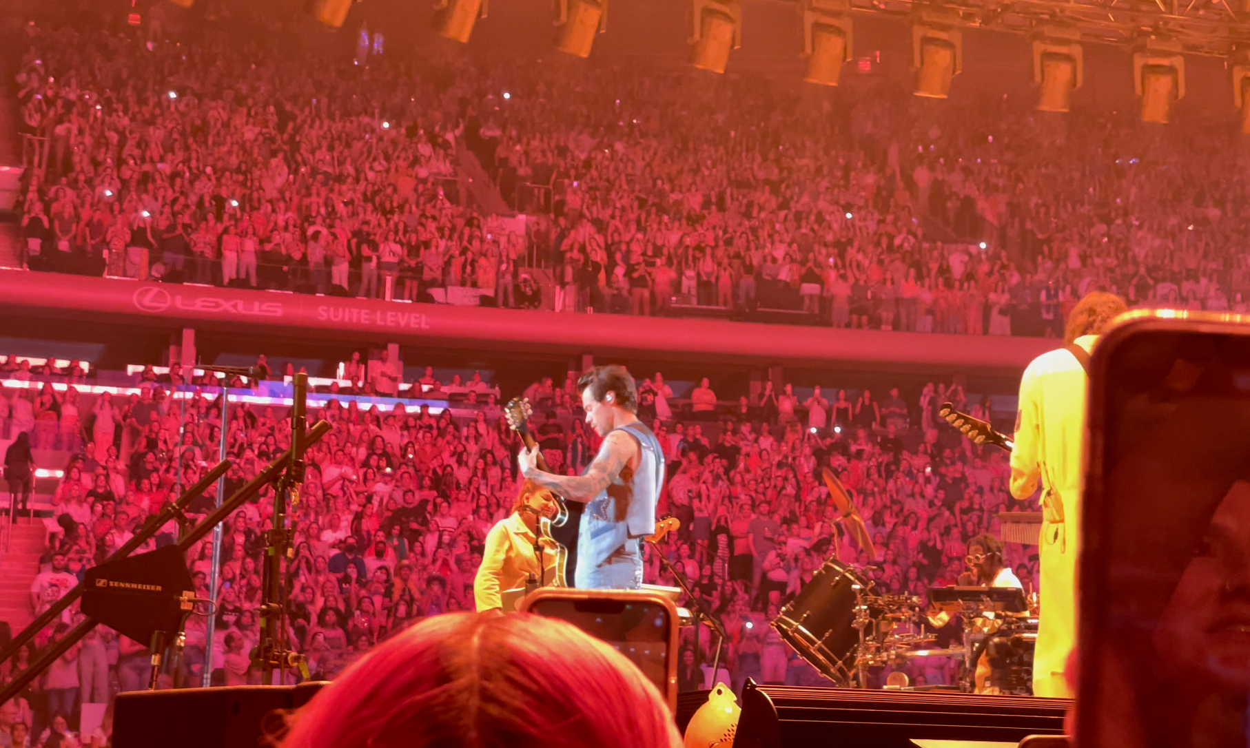 Harry Styles plays the guitar at Madison Square Garden on 8/28/2022
