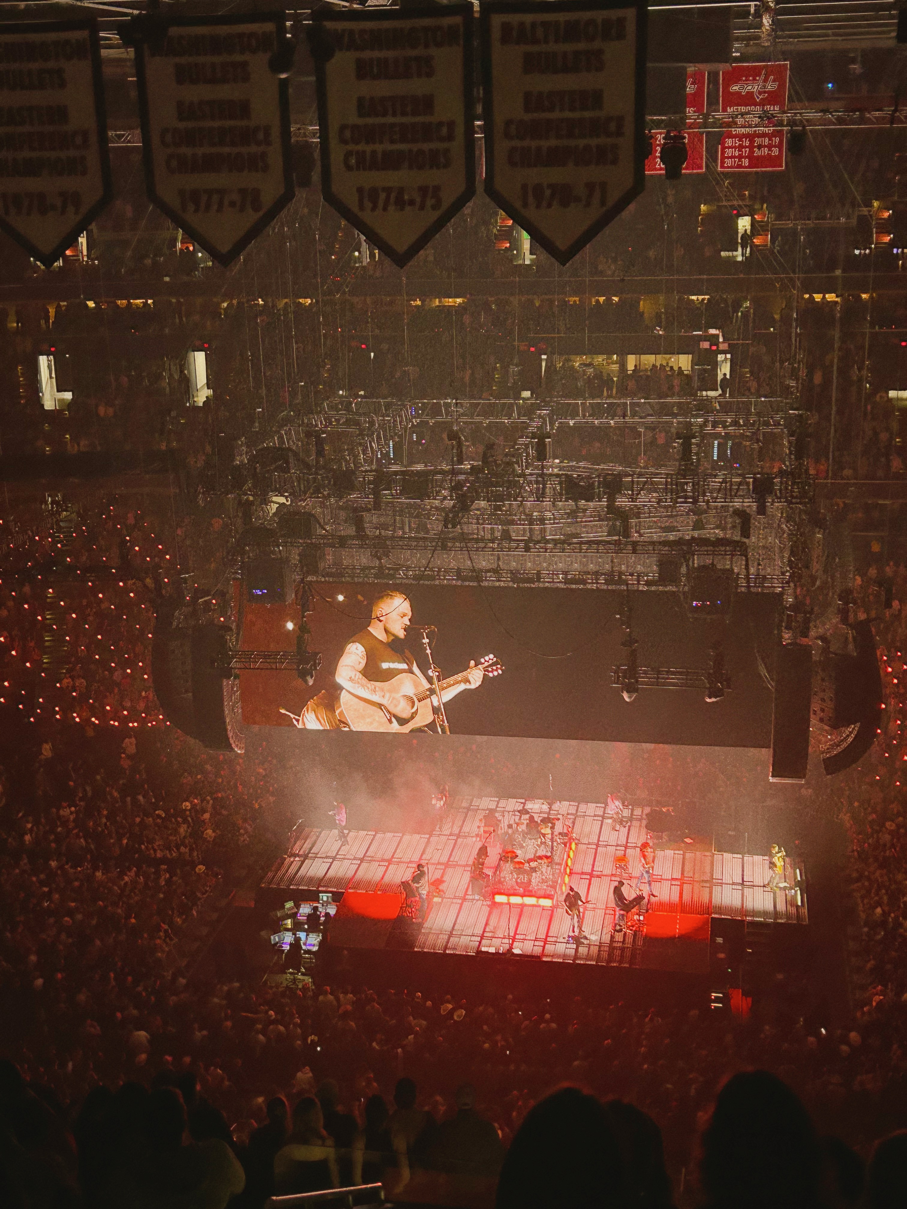 zach bryan preforming at capital one arena