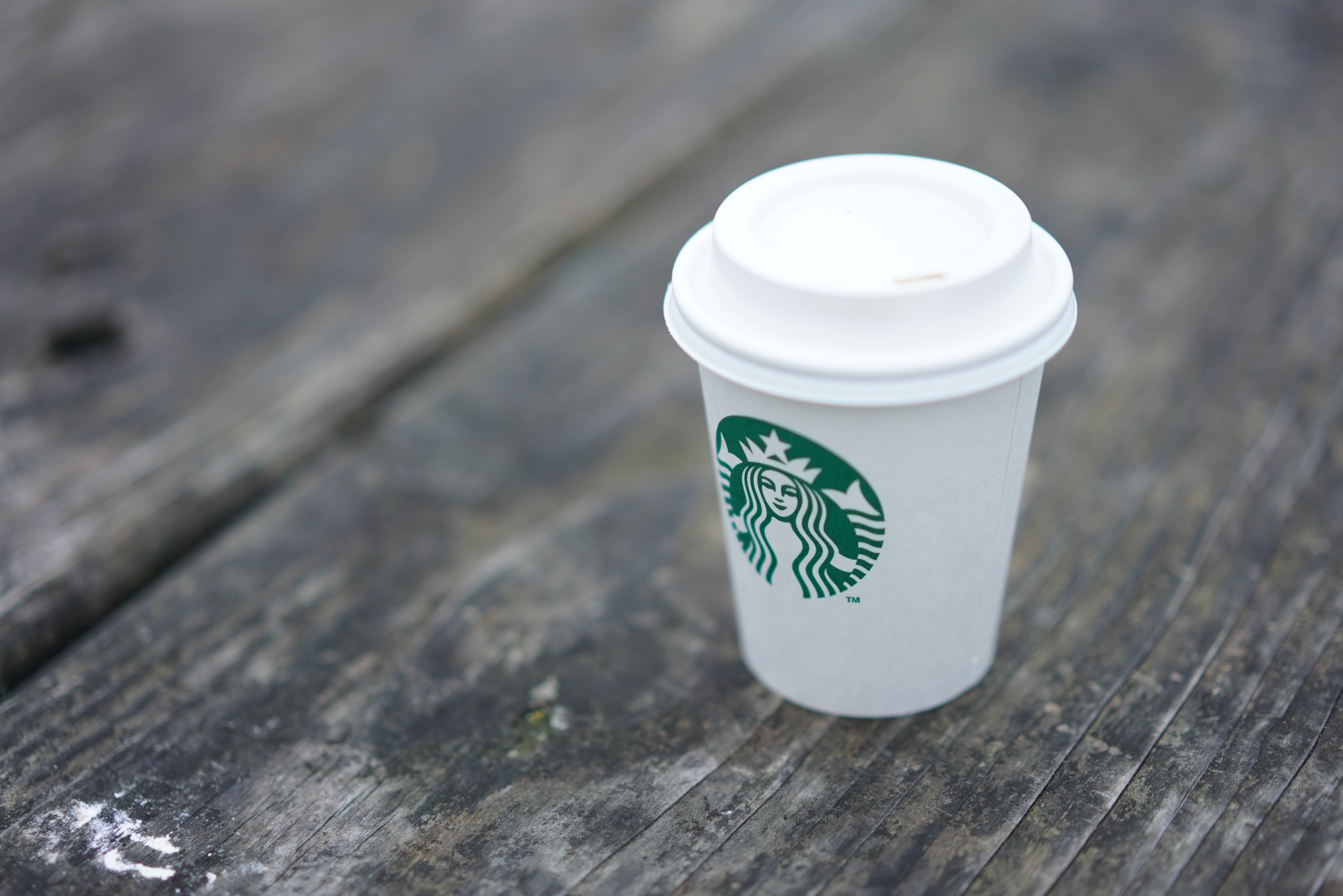 starbucks coffee cup by Charles Koh?width=698&height=466&fit=crop&auto=webp&dpr=4