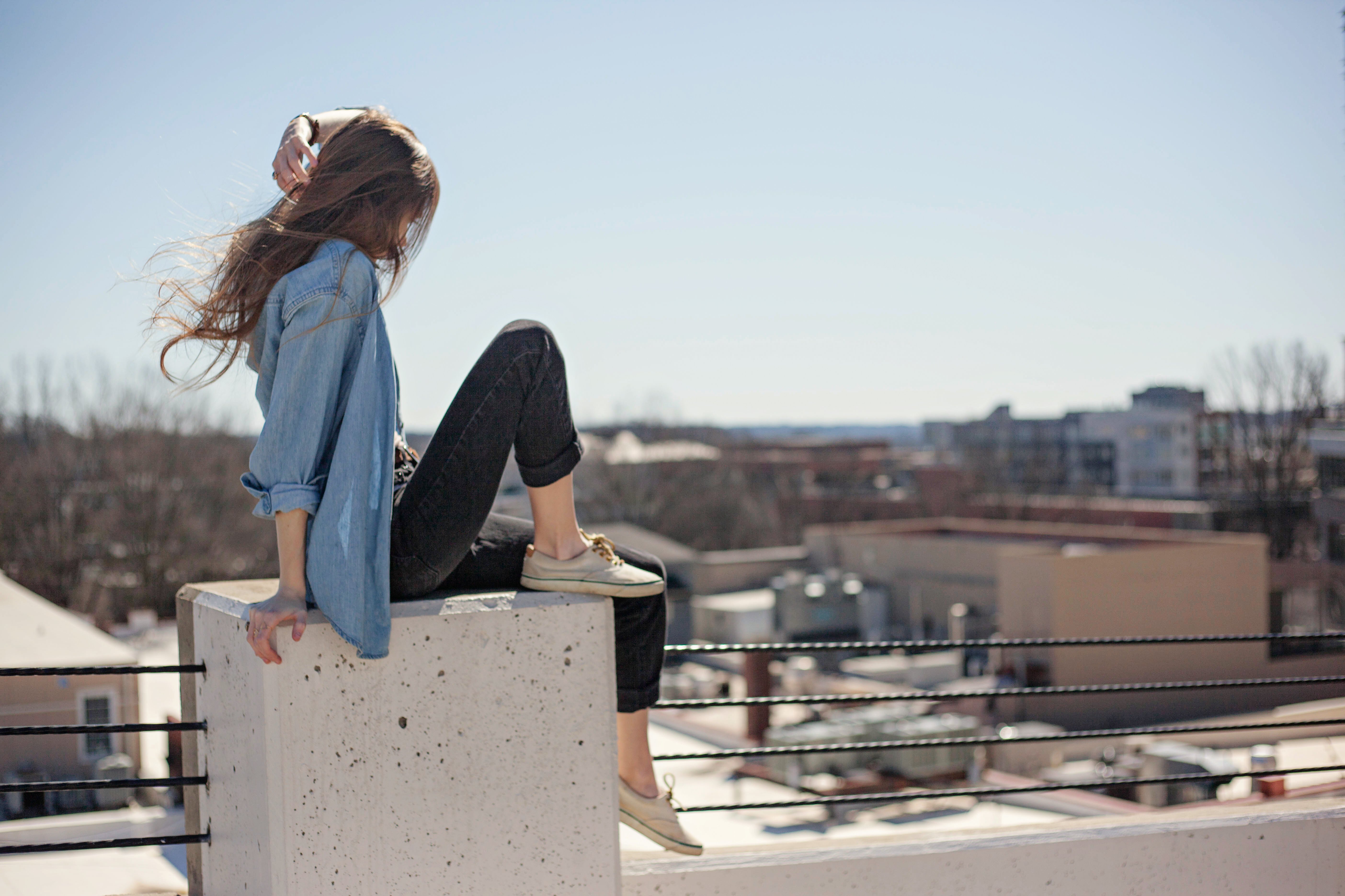 kristen bryant inspired city scape girl hair flip 5?width=698&height=466&fit=crop&auto=webp&dpr=4