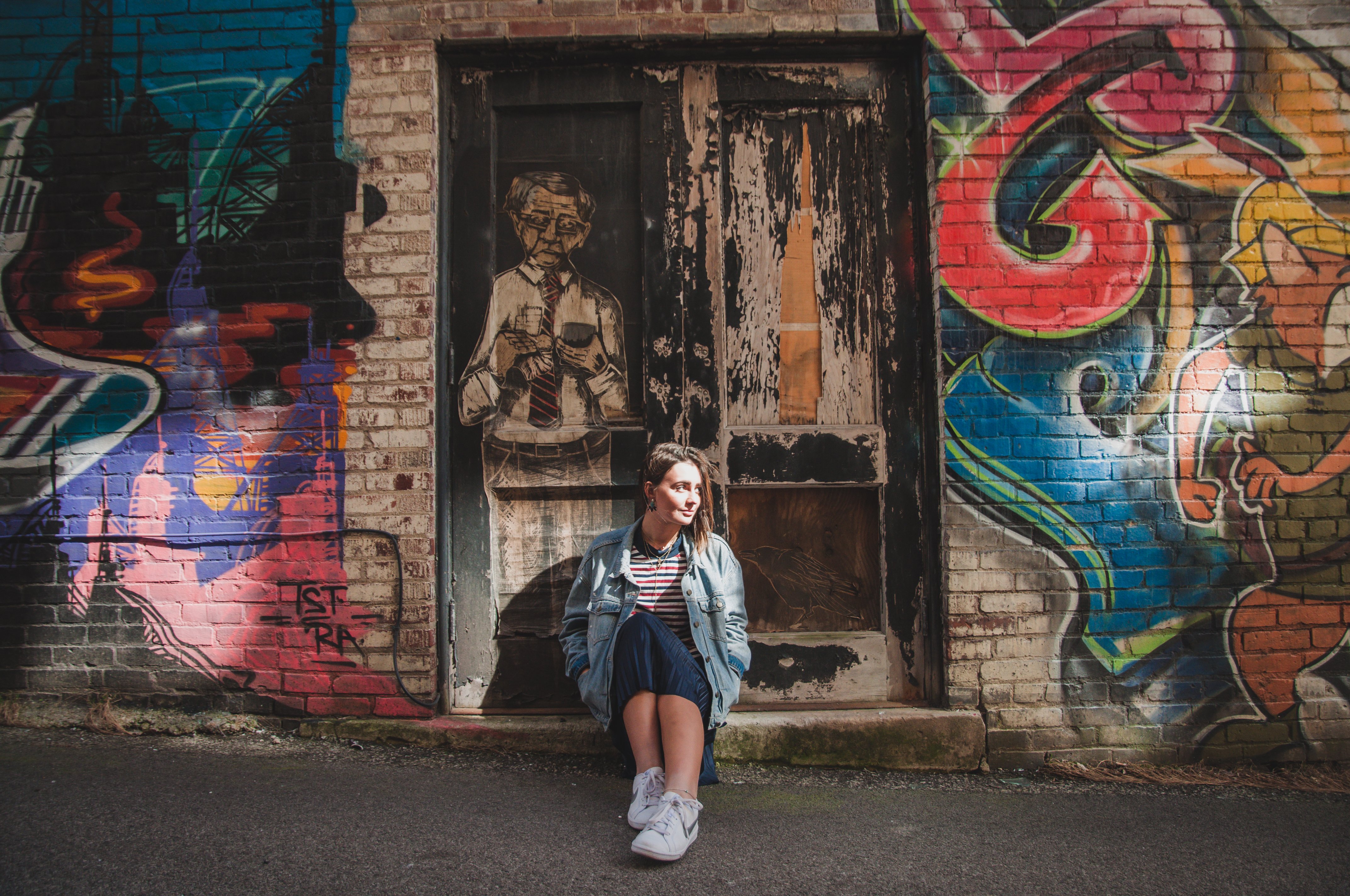 taylor thoman girl sitting in front of mural?width=698&height=466&fit=crop&auto=webp&dpr=4
