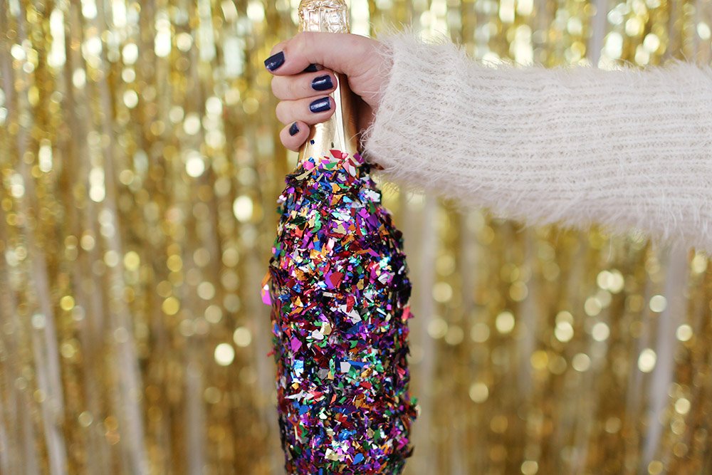 molly longest party champagne confetti gold new years?width=698&height=466&fit=crop&auto=webp&dpr=4