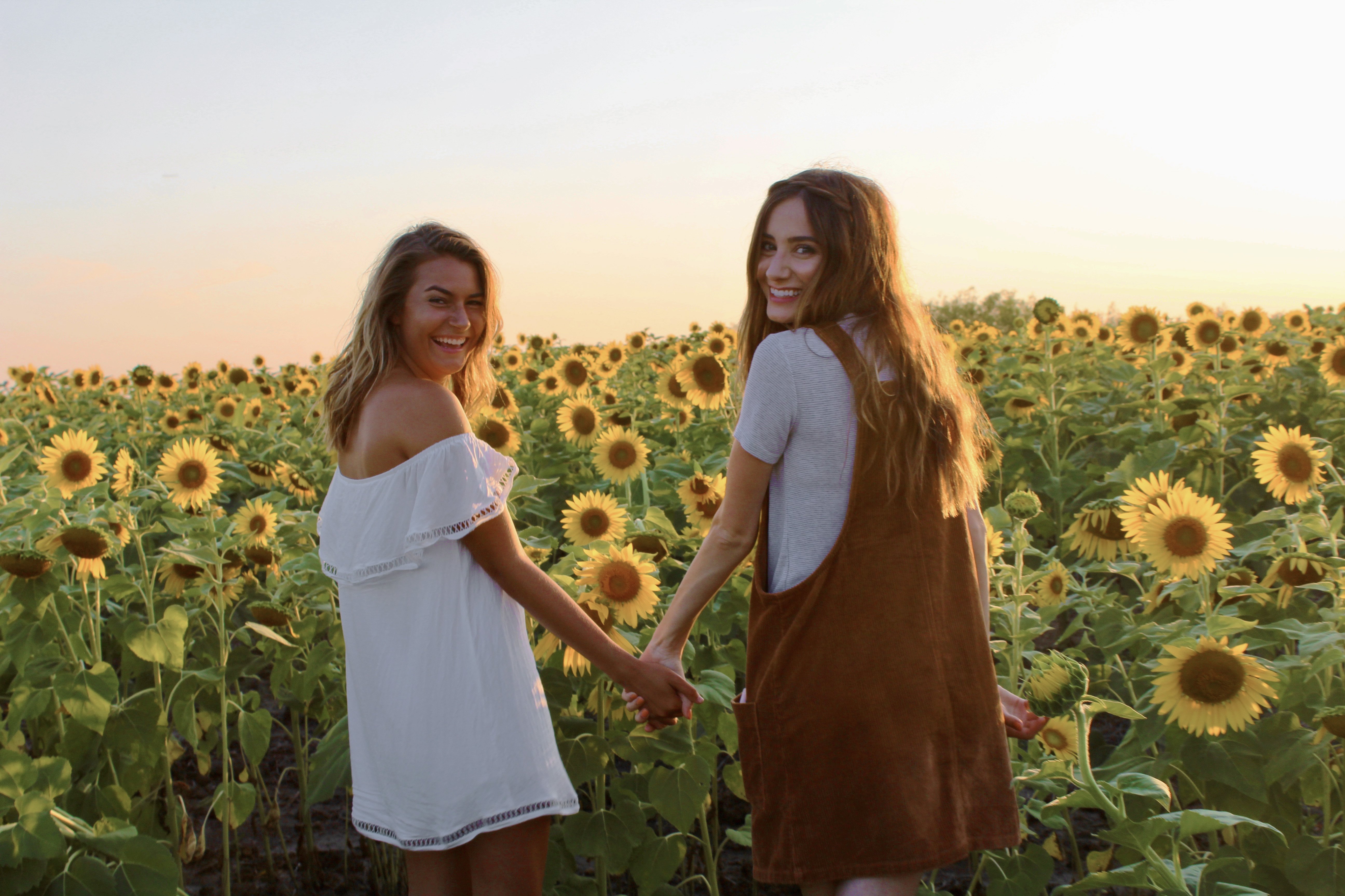maria scheller best friends holding hands sunflower field dresses summer happy sunset?width=698&height=466&fit=crop&auto=webp&dpr=4