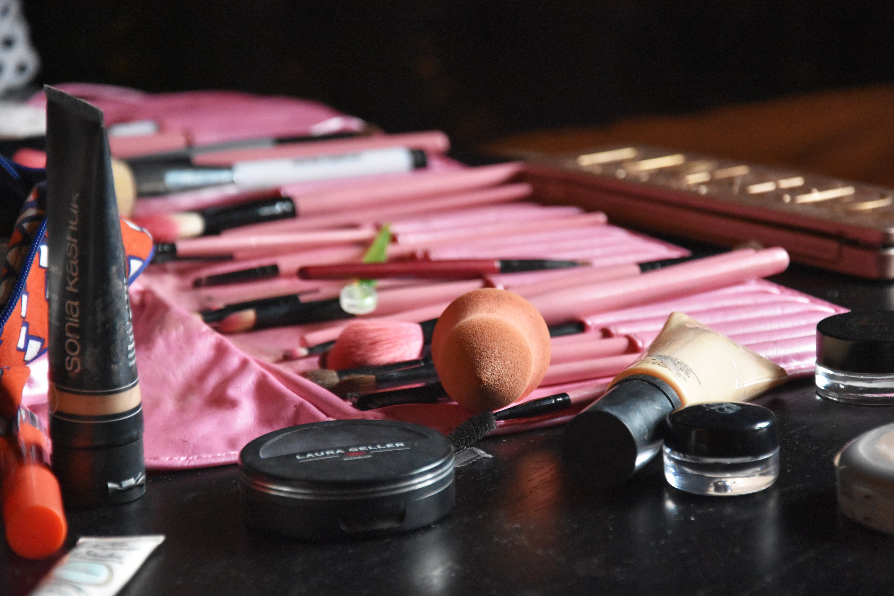 anna thetard makup on vanity?width=698&height=466&fit=crop&auto=webp&dpr=4