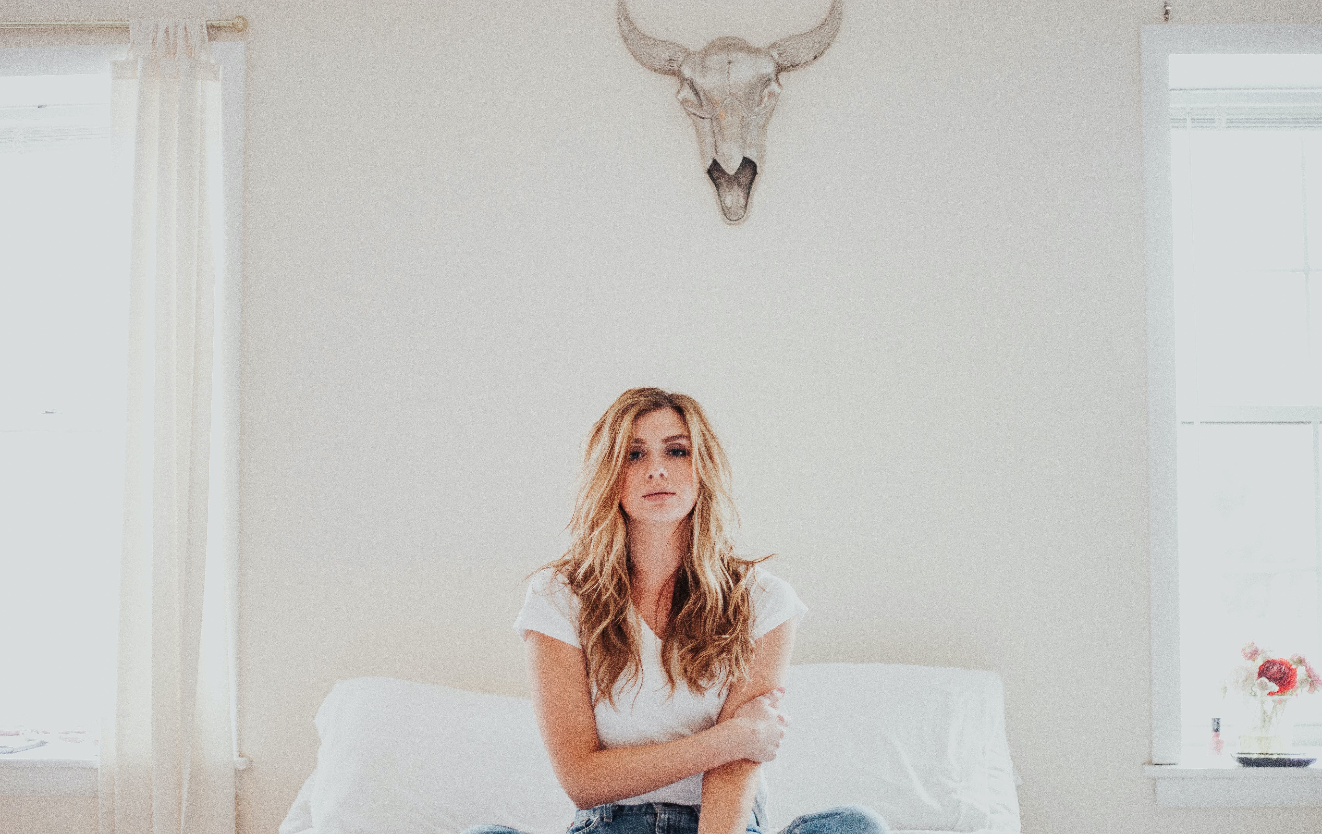 Arianna Tucker Girl on bed?width=698&height=466&fit=crop&auto=webp&dpr=4