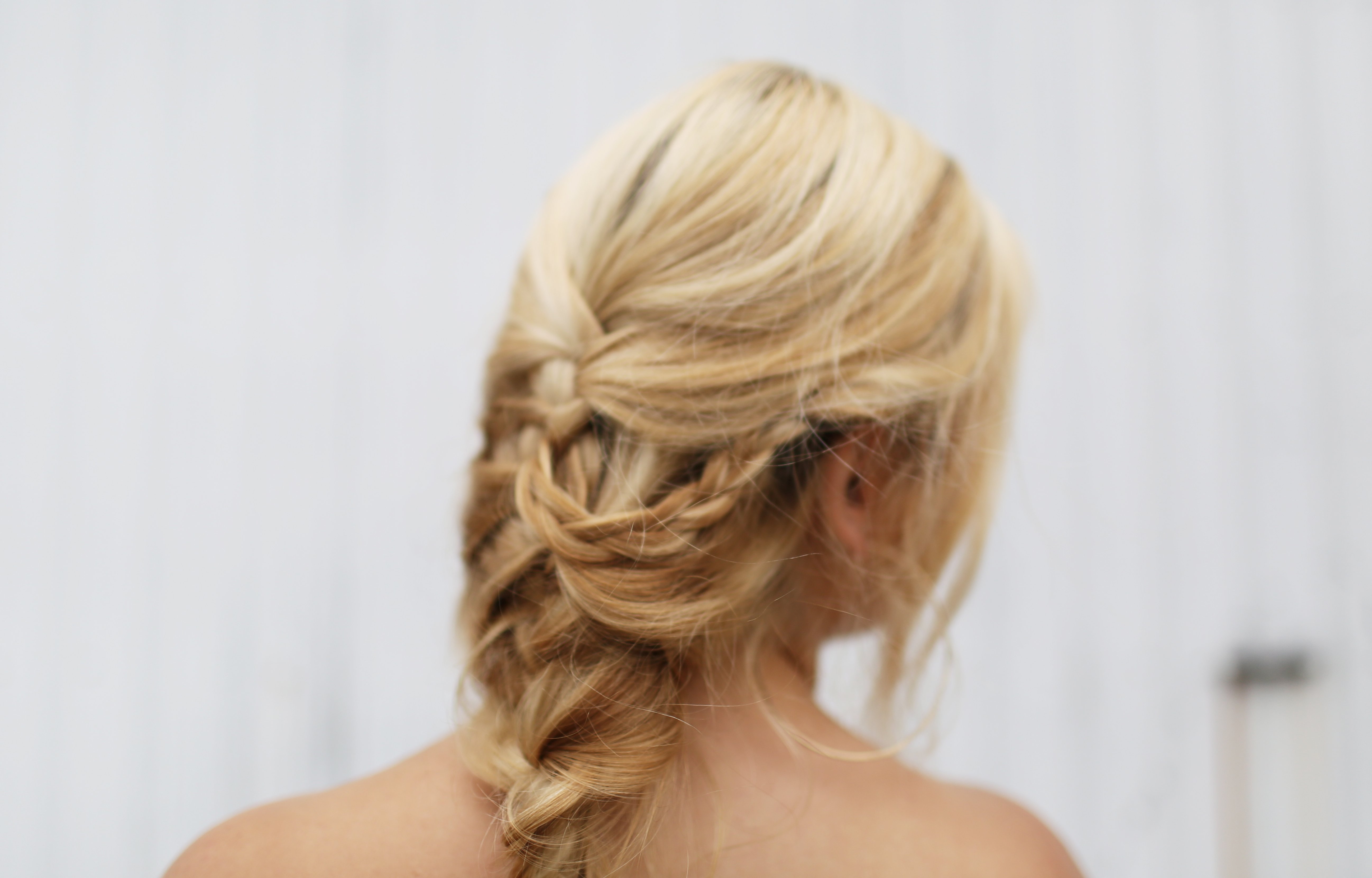 the lala ethereal braid in blonde hair?width=698&height=466&fit=crop&auto=webp&dpr=4