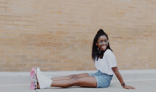 Anna Schultz-Smiling Girl With Rollerskates