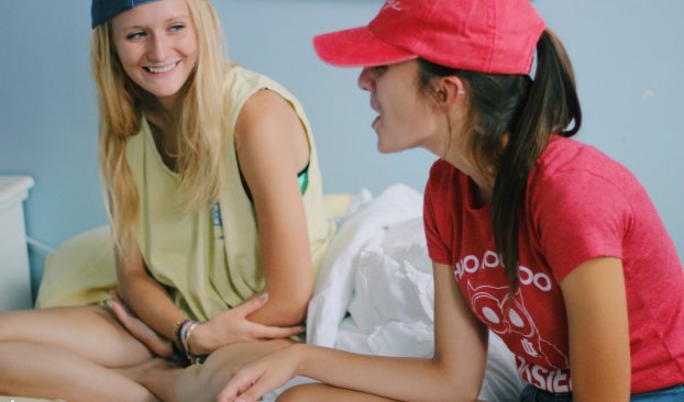 Anna Schultz girls talking on a bed?width=698&height=466&fit=crop&auto=webp&dpr=4