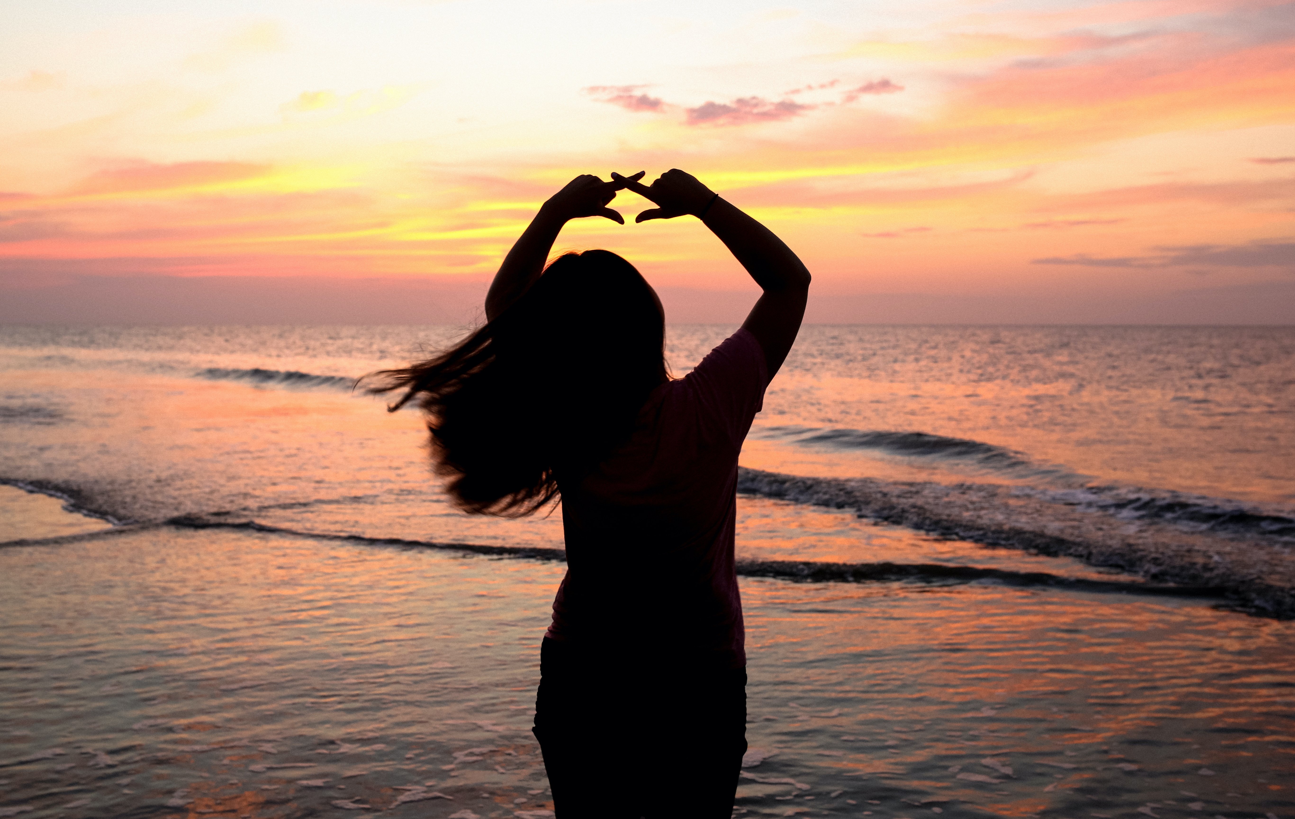 cassie howard chi omega throw what you know?width=698&height=466&fit=crop&auto=webp&dpr=4