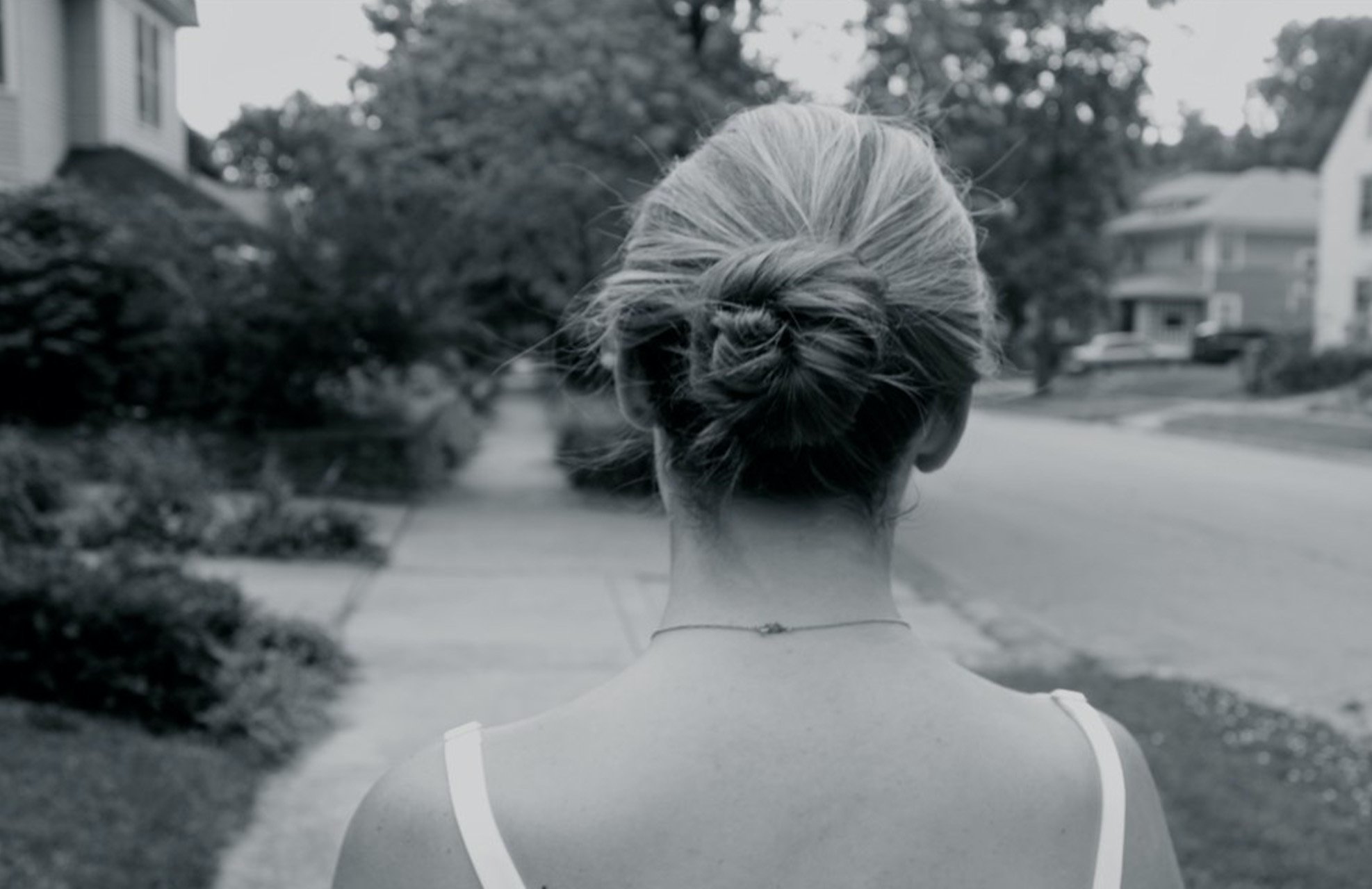 Anna Schultz black and white girl from behind?width=698&height=466&fit=crop&auto=webp&dpr=4