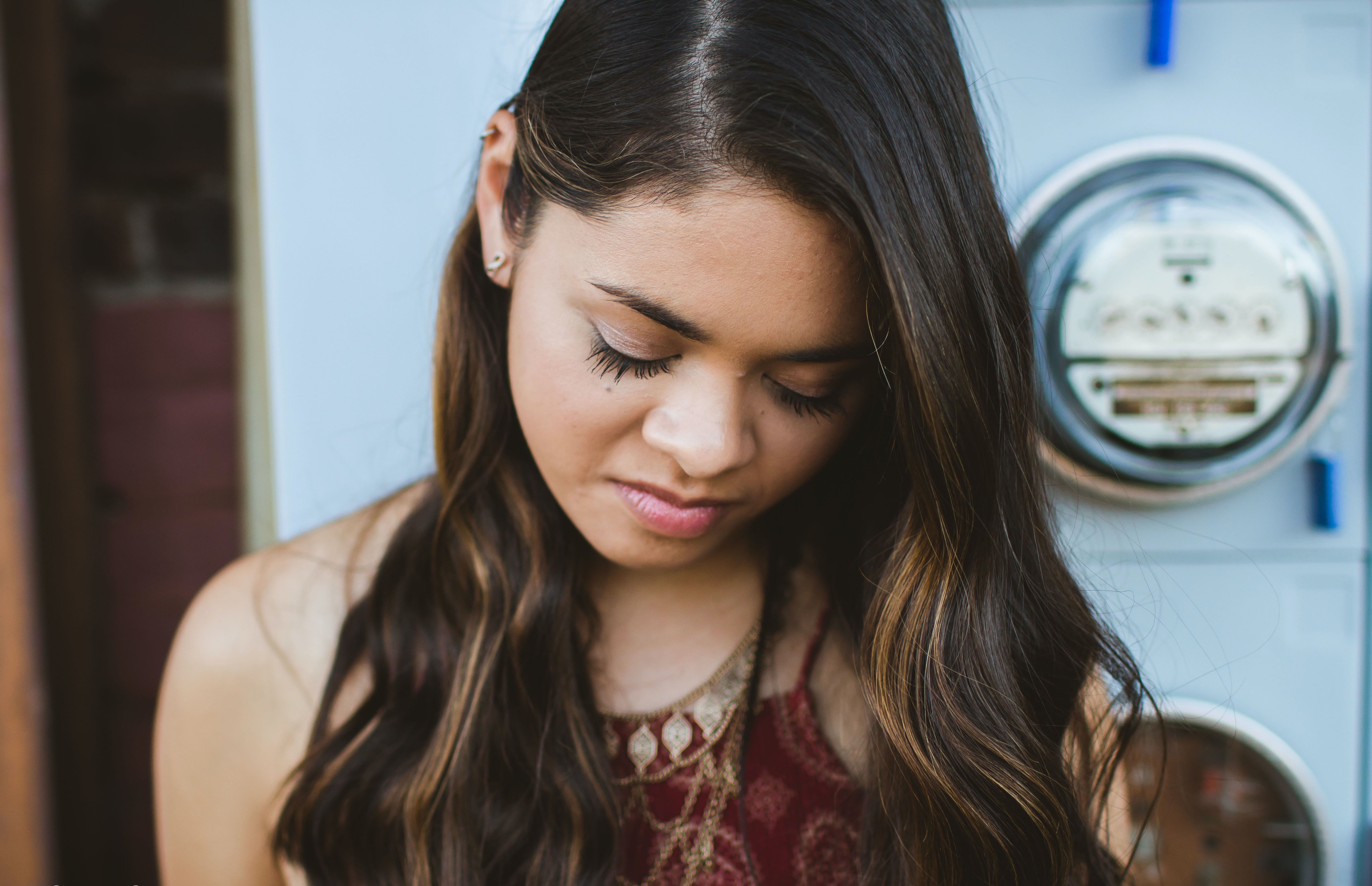 Kelly Marcelo-Girl Serious Closeup 2